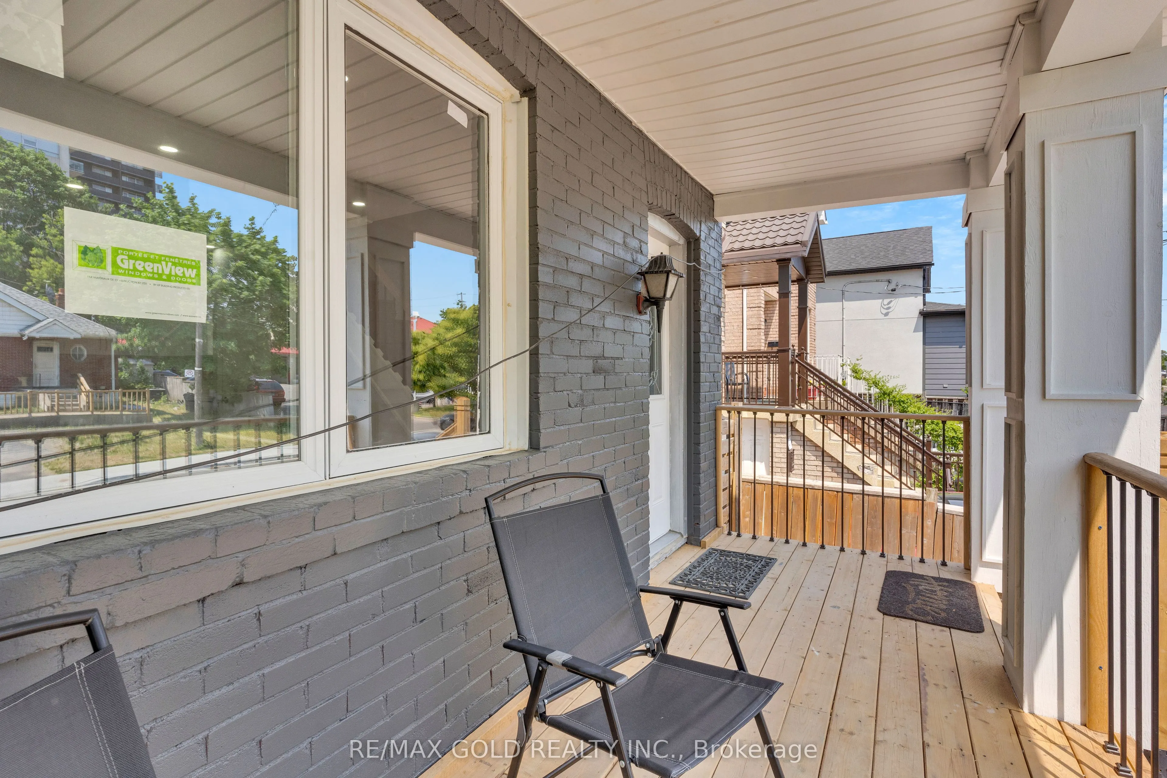 8 Fairglen Crescent