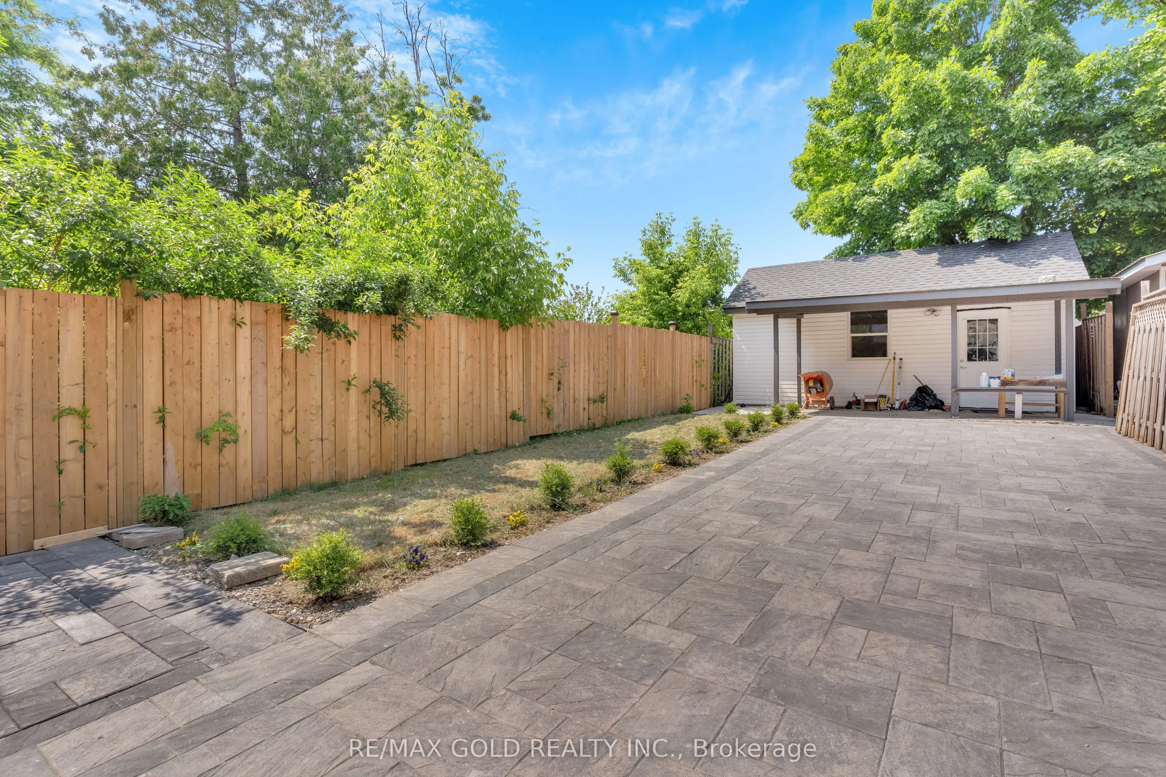 8 Fairglen Crescent