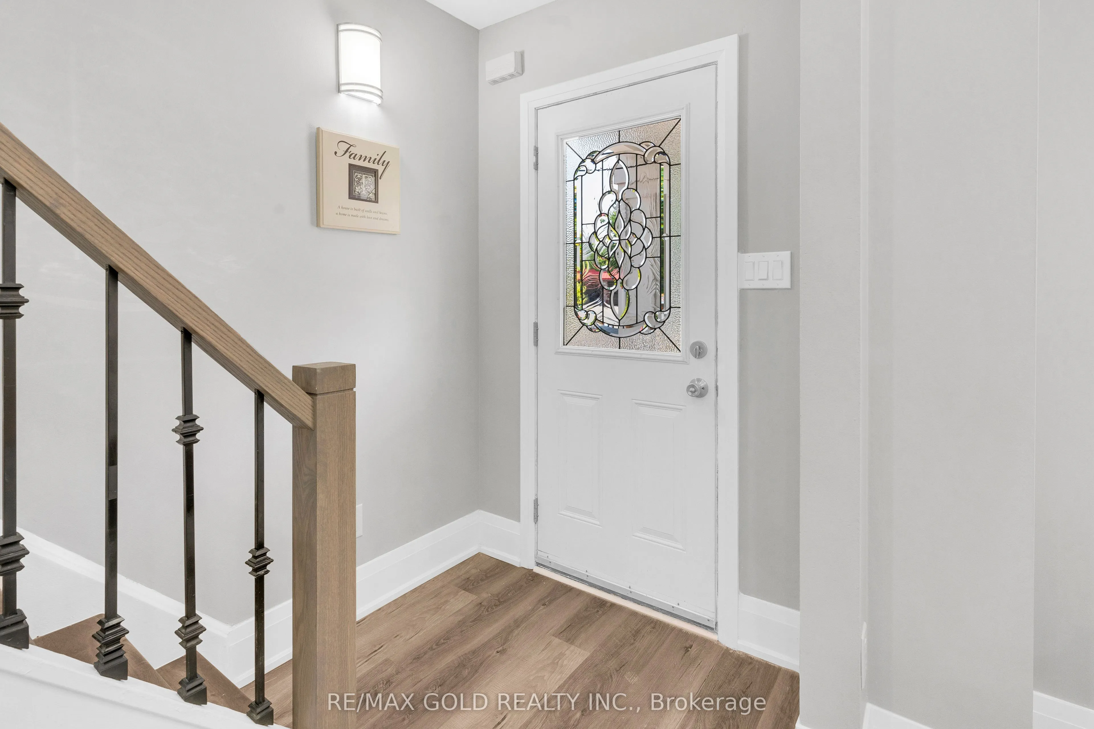 8 Fairglen Crescent