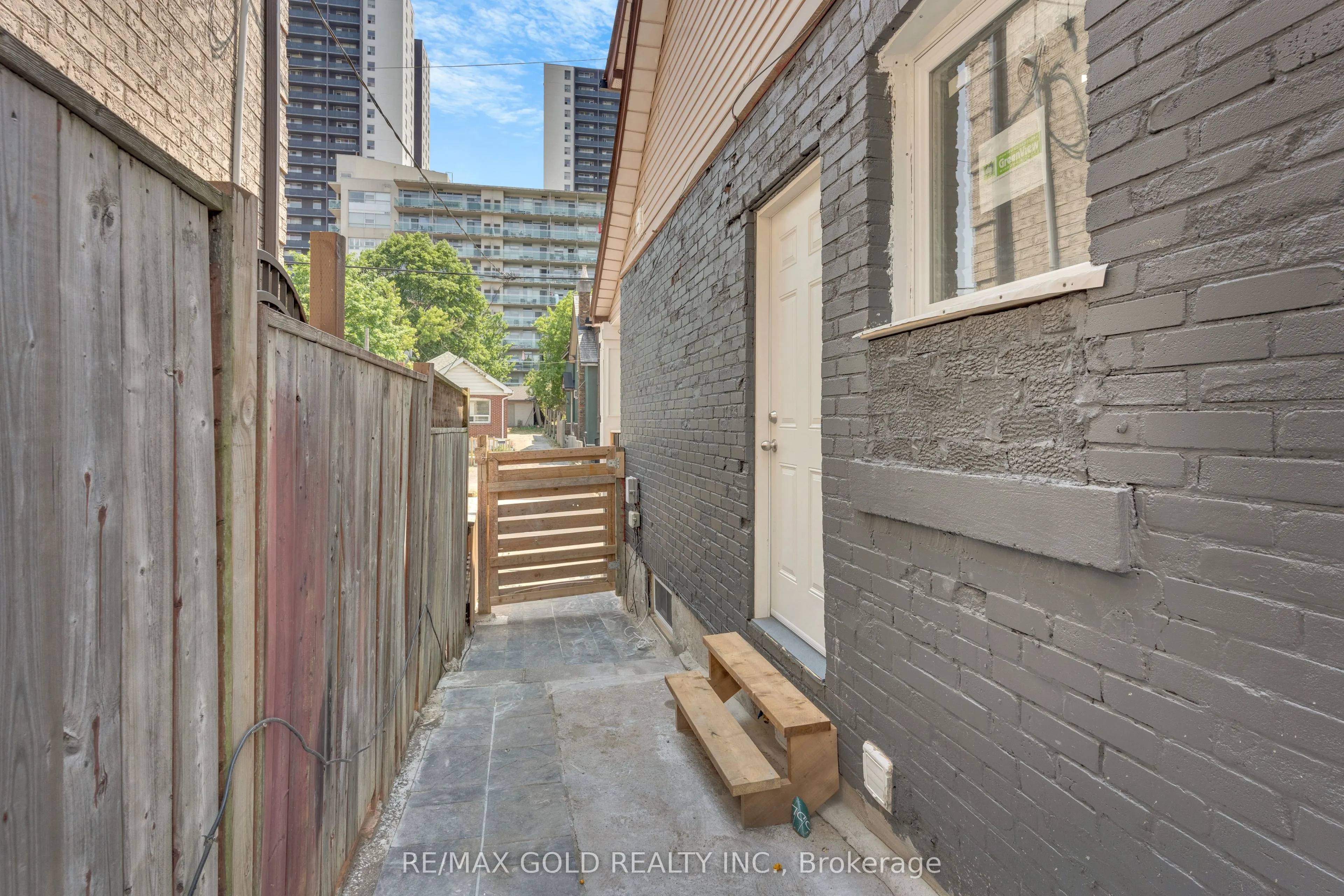 8 Fairglen Crescent