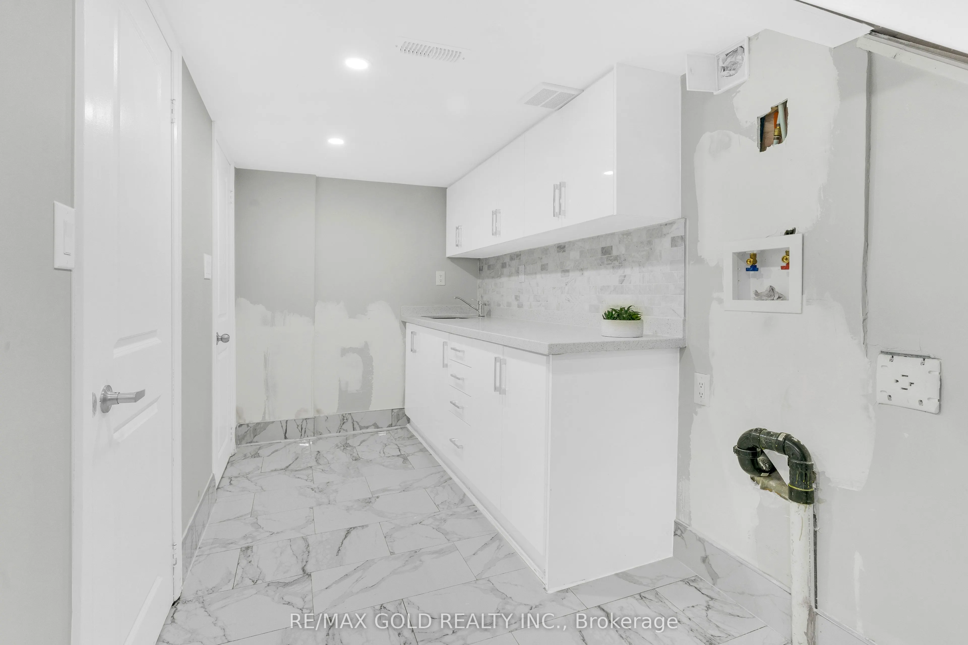 8 Fairglen Crescent