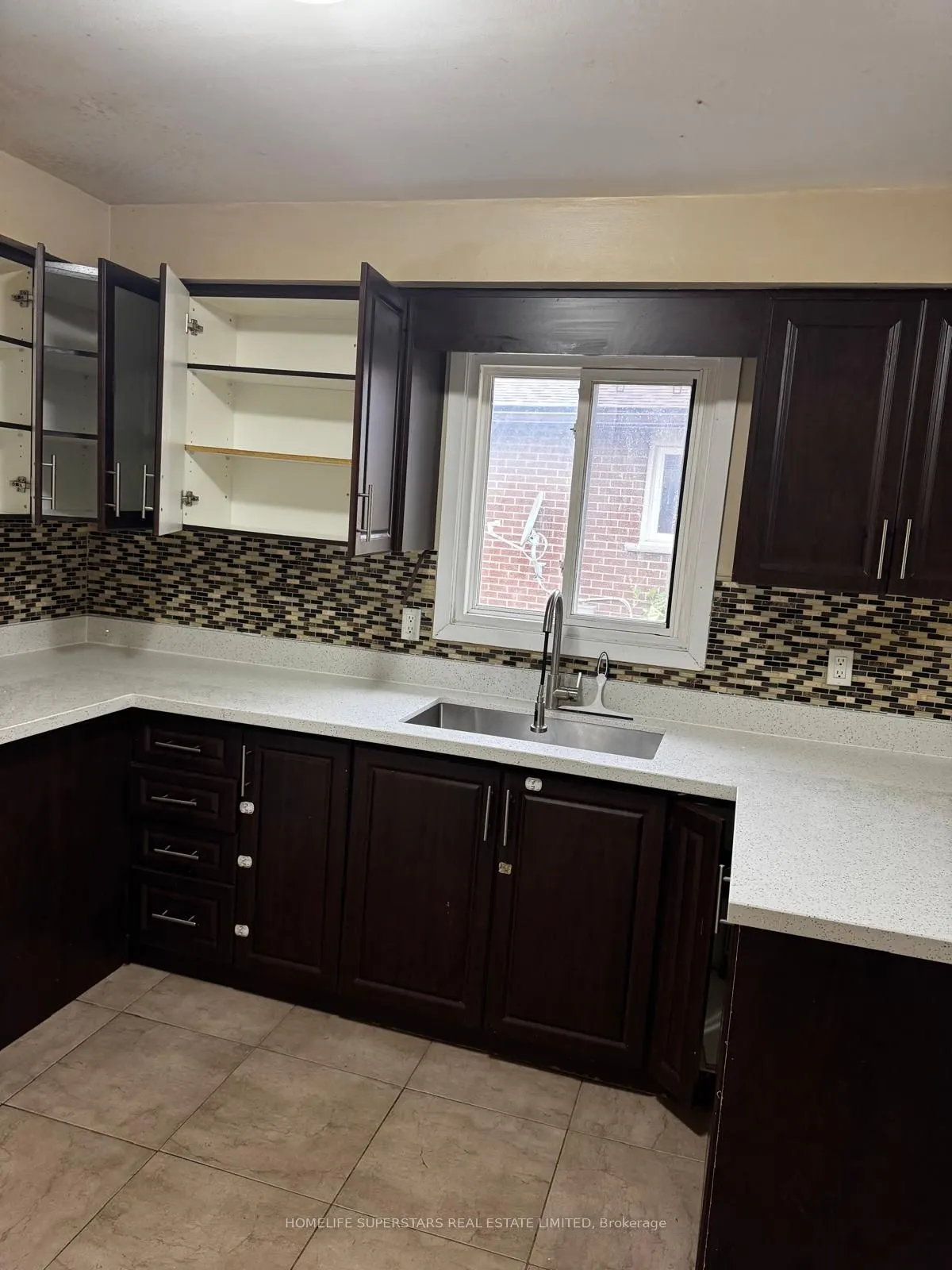 379 Archdekin Drive W