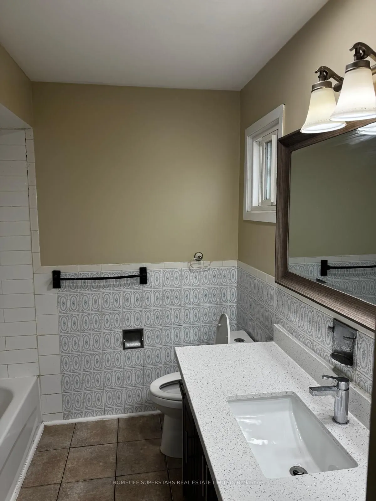 379 Archdekin Drive W