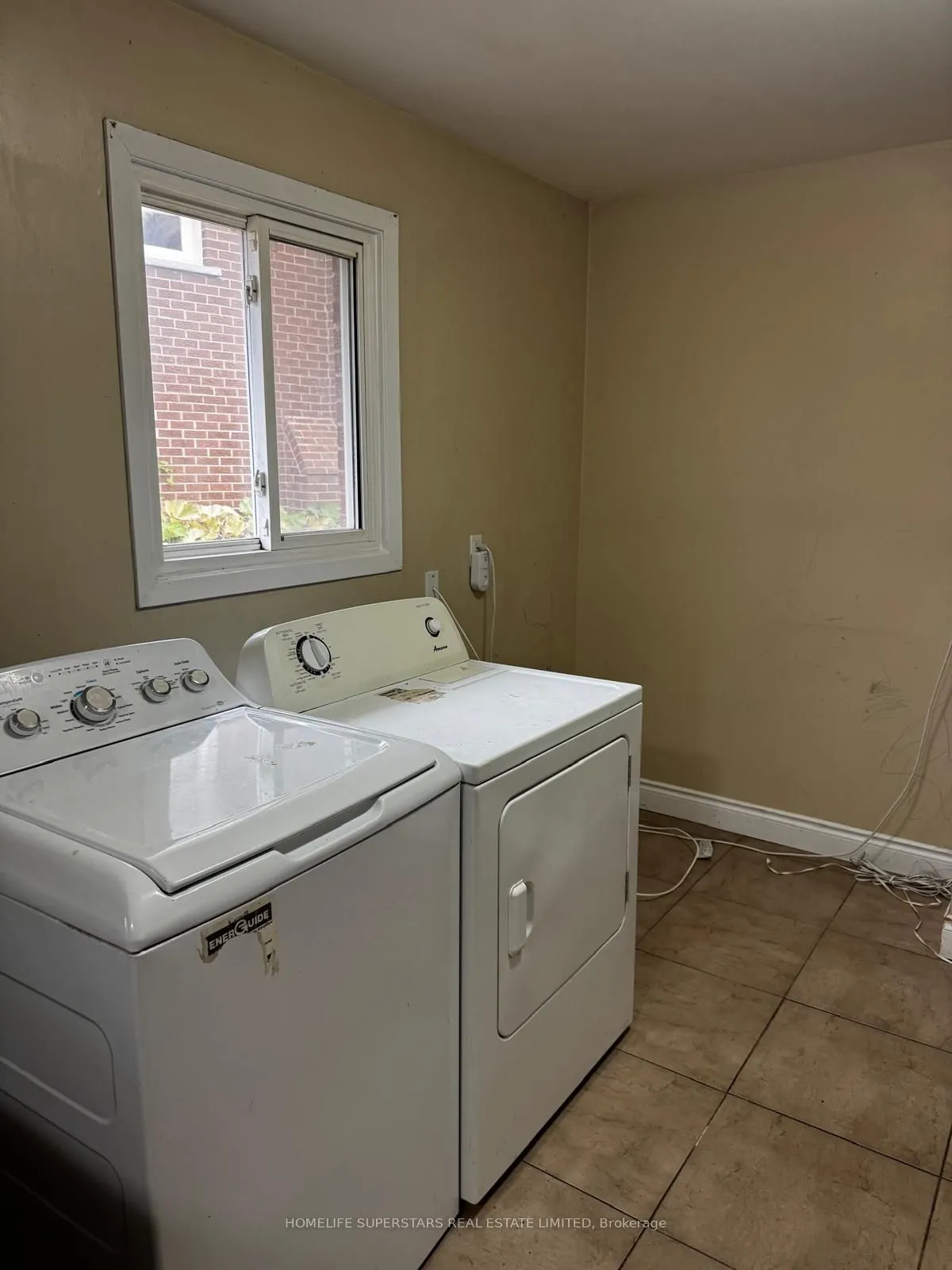 379 Archdekin Drive W