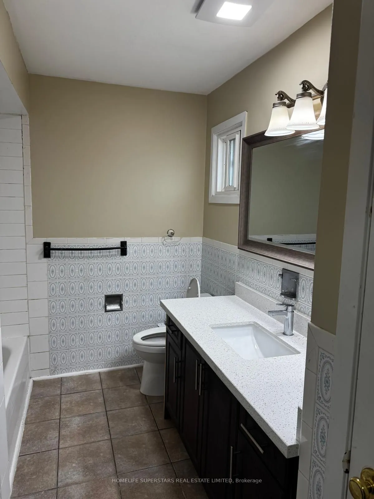 379 Archdekin Drive W