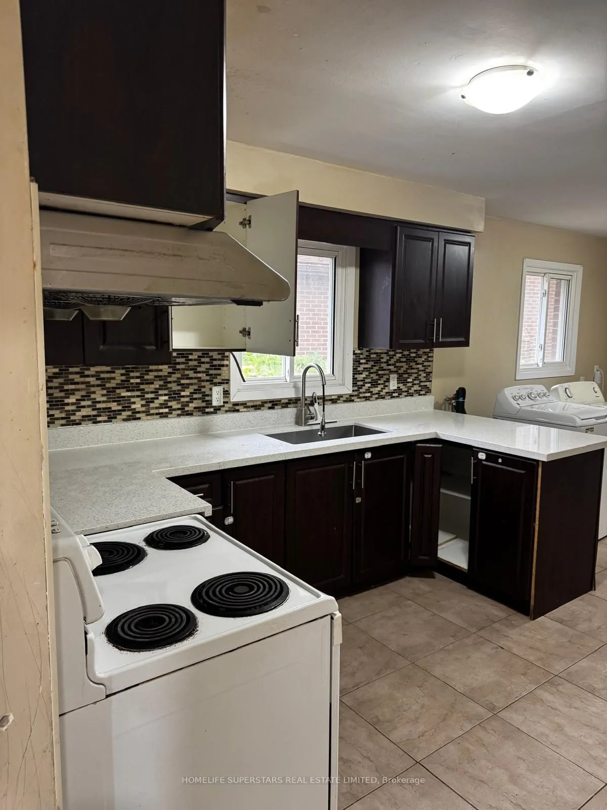 379 Archdekin Drive W