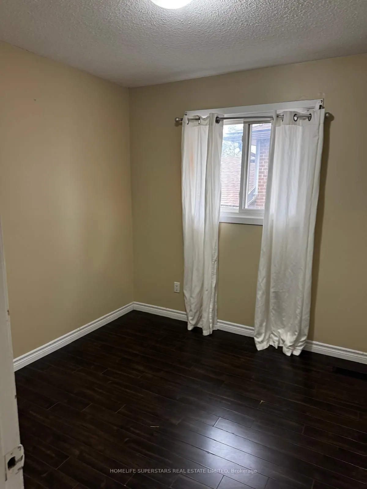 379 Archdekin Drive W