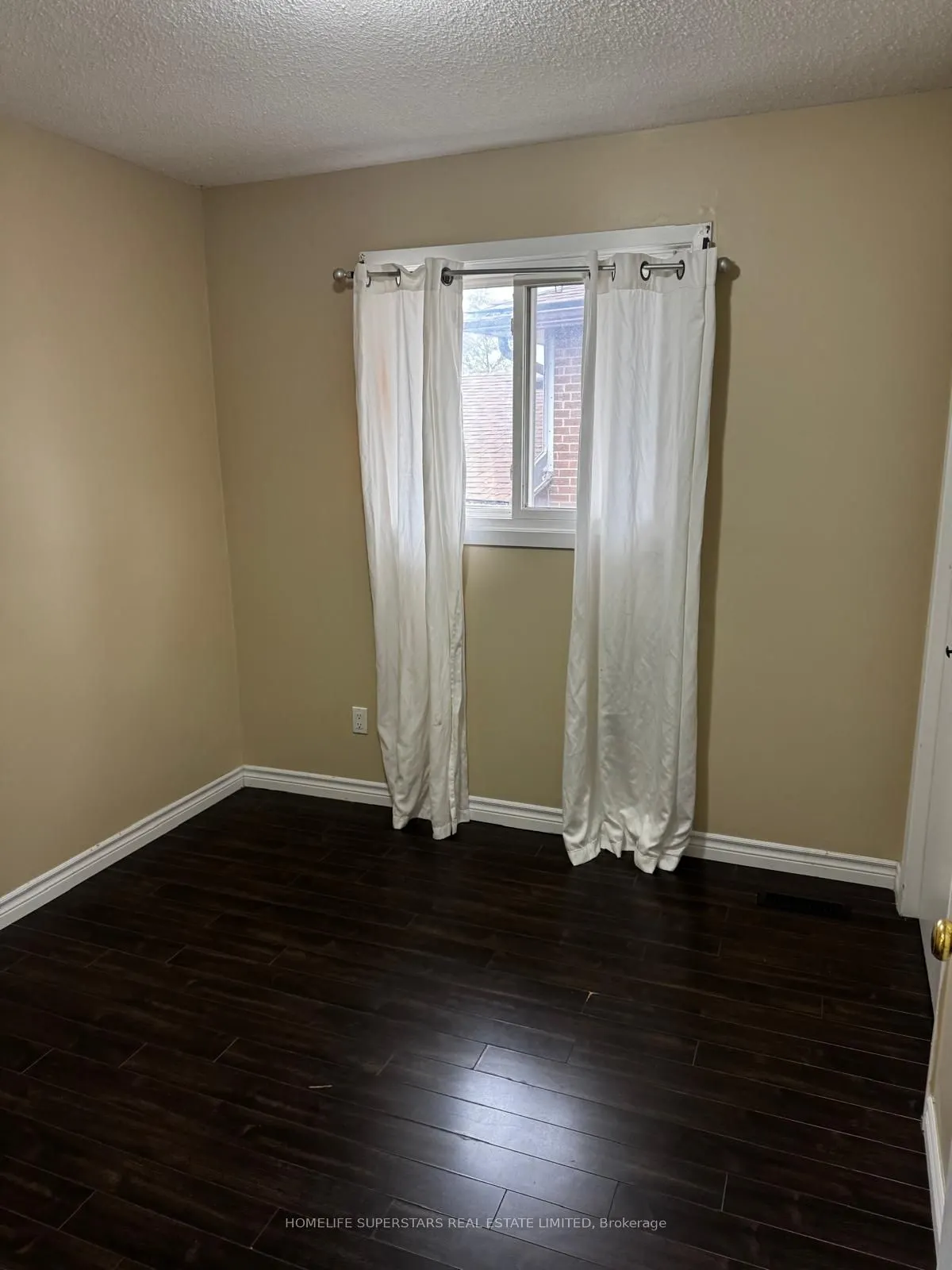 379 Archdekin Drive W