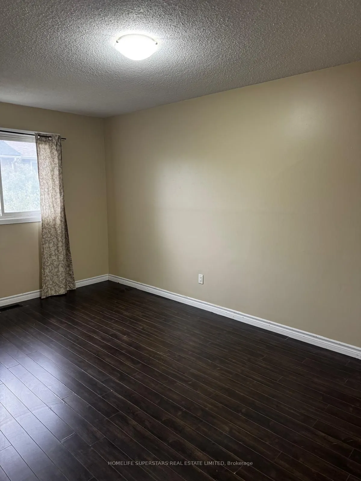 379 Archdekin Drive W