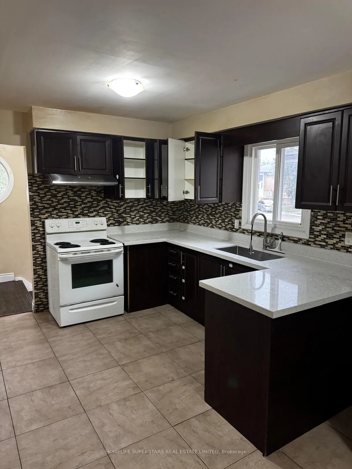 379 Archdekin Drive W