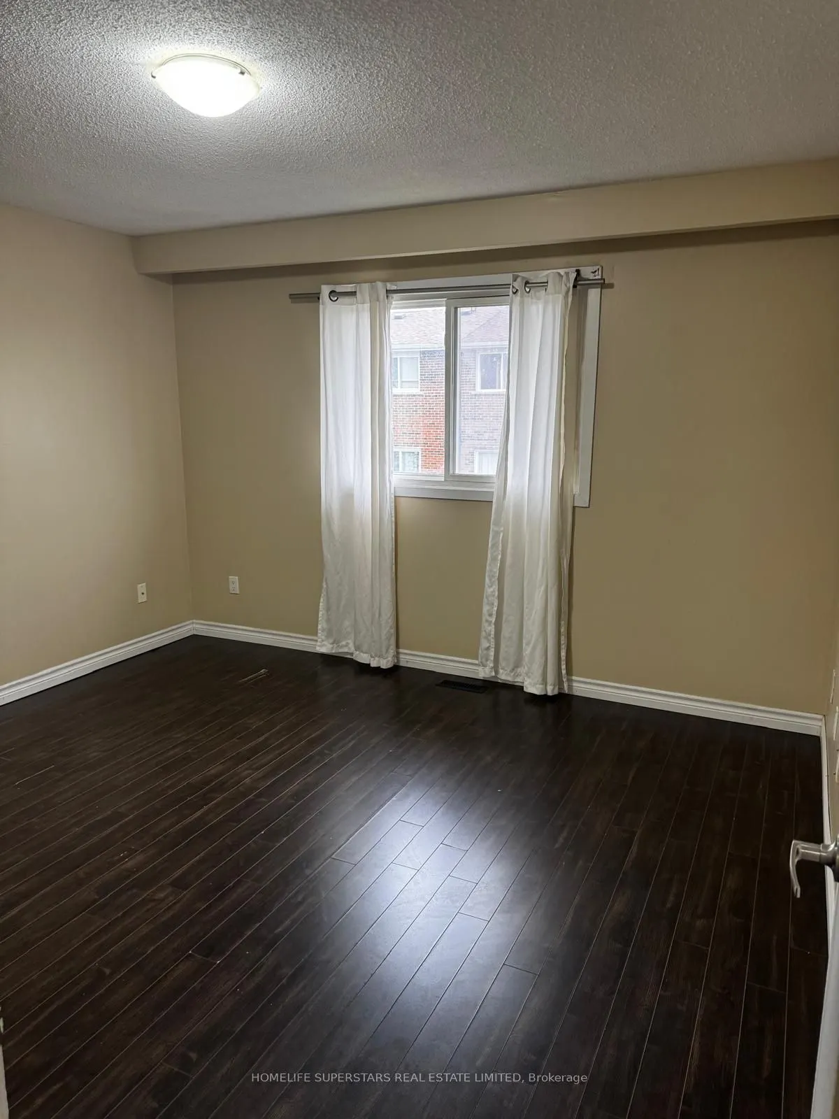 379 Archdekin Drive W