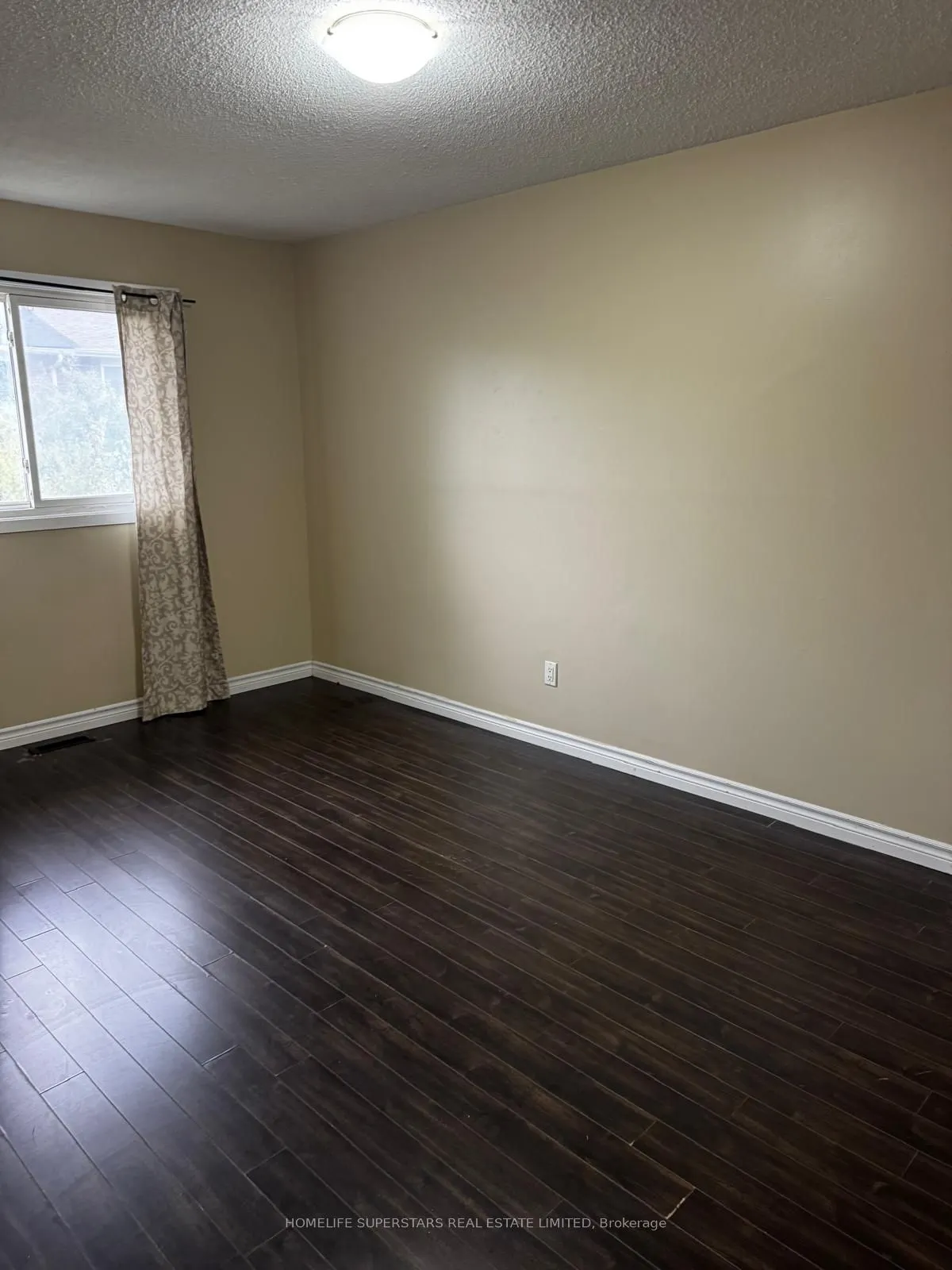 379 Archdekin Drive W