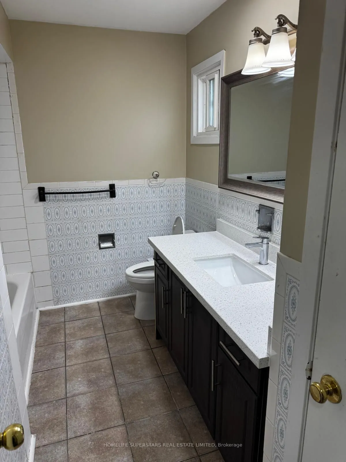 379 Archdekin Drive W