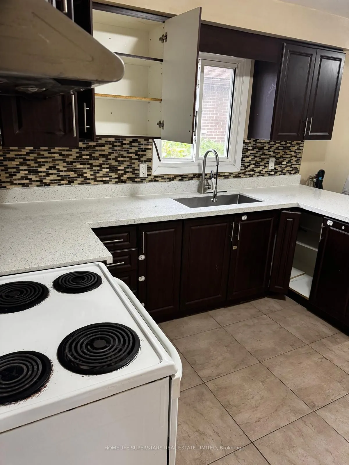 379 Archdekin Drive W