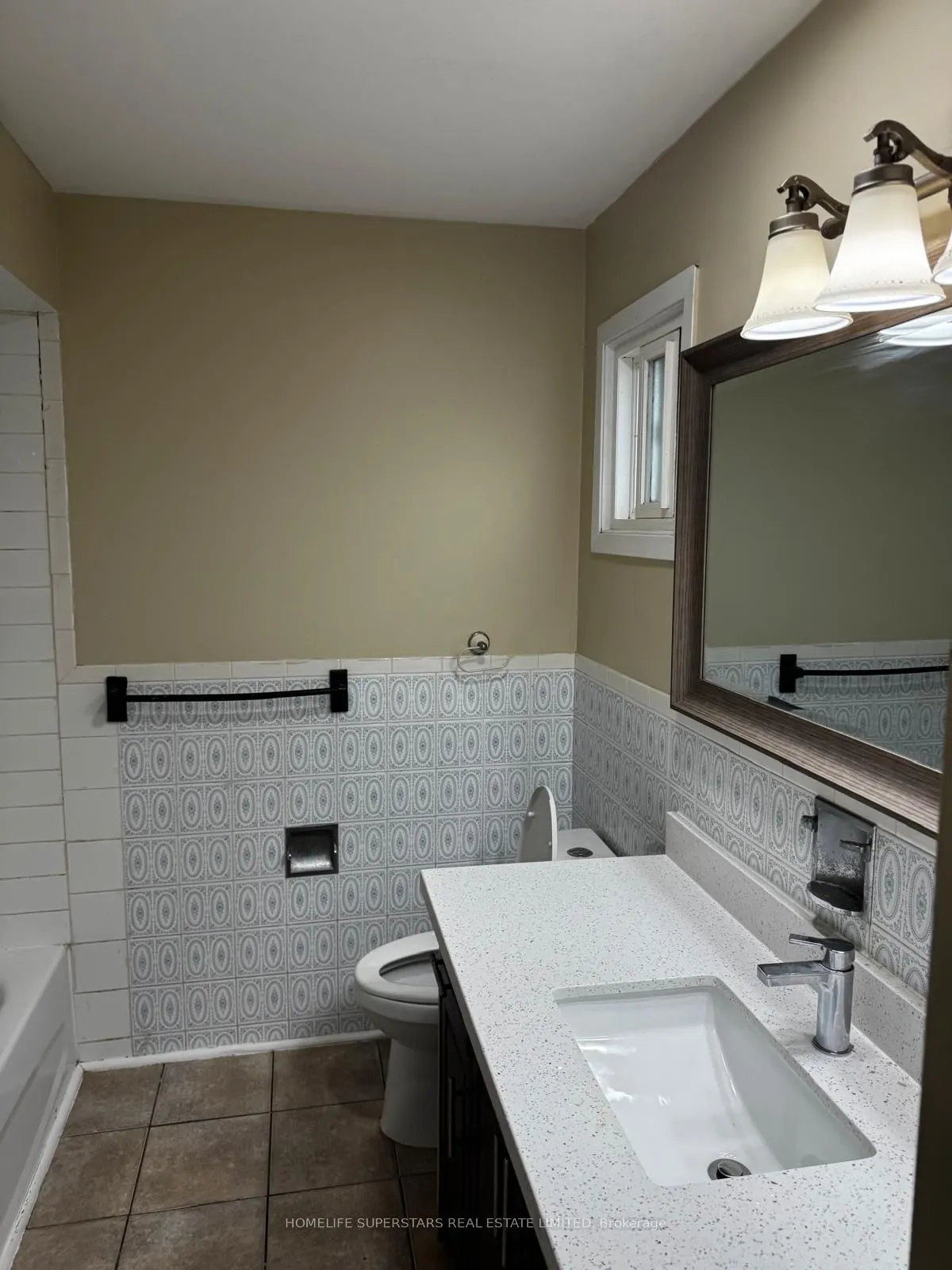 379 Archdekin Drive W