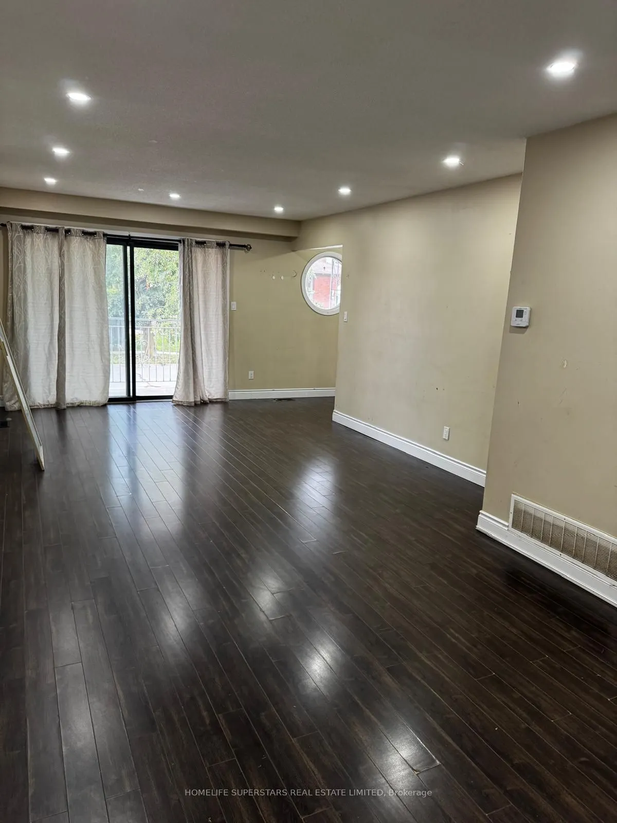 379 Archdekin Drive W