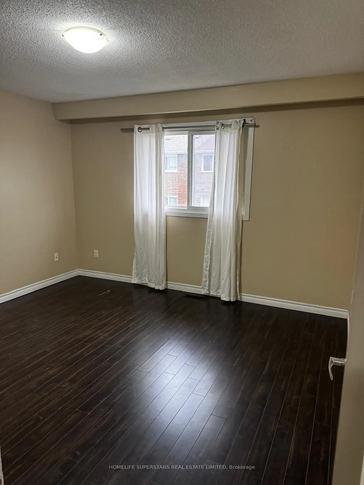 379 Archdekin Drive W