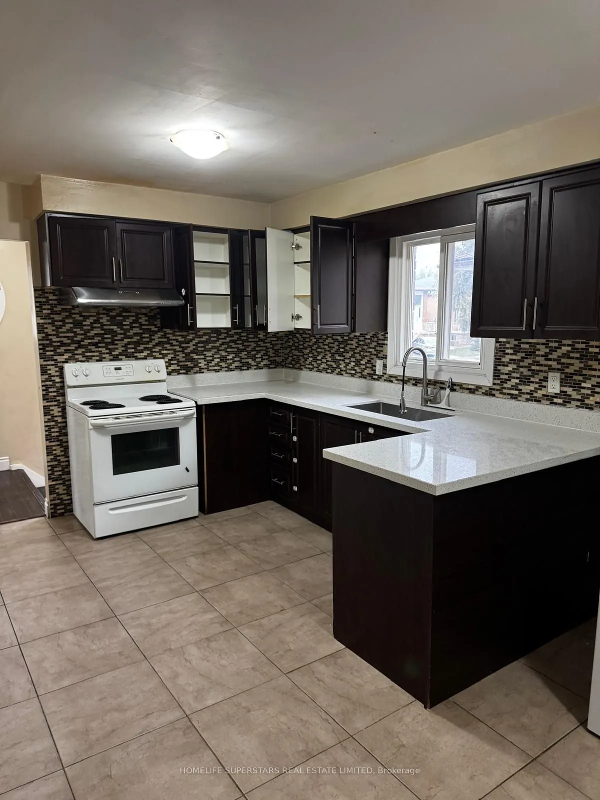 379 Archdekin Drive W