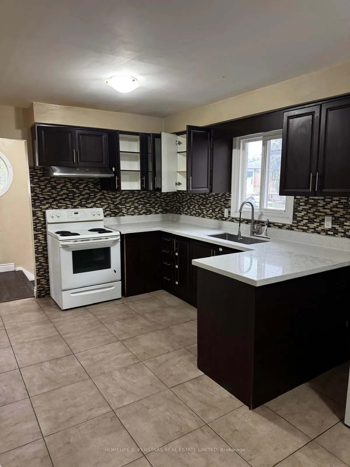 379 Archdekin Drive W