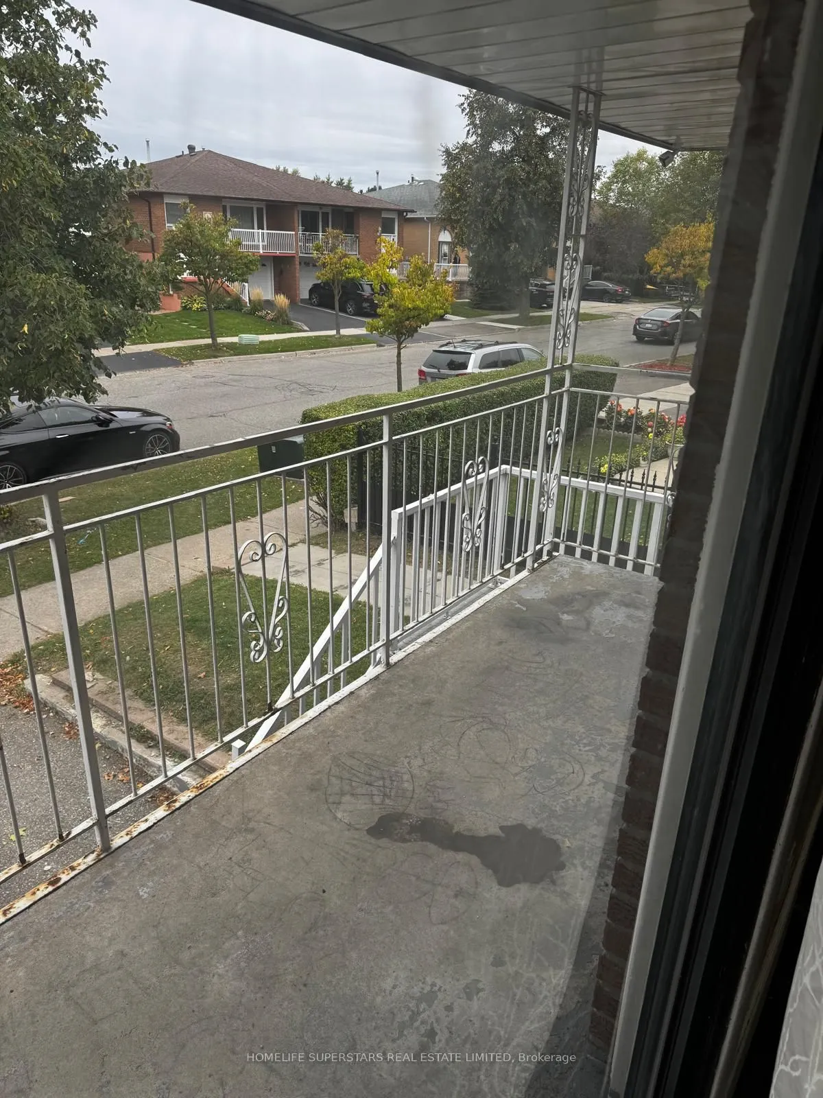 379 Archdekin Drive W