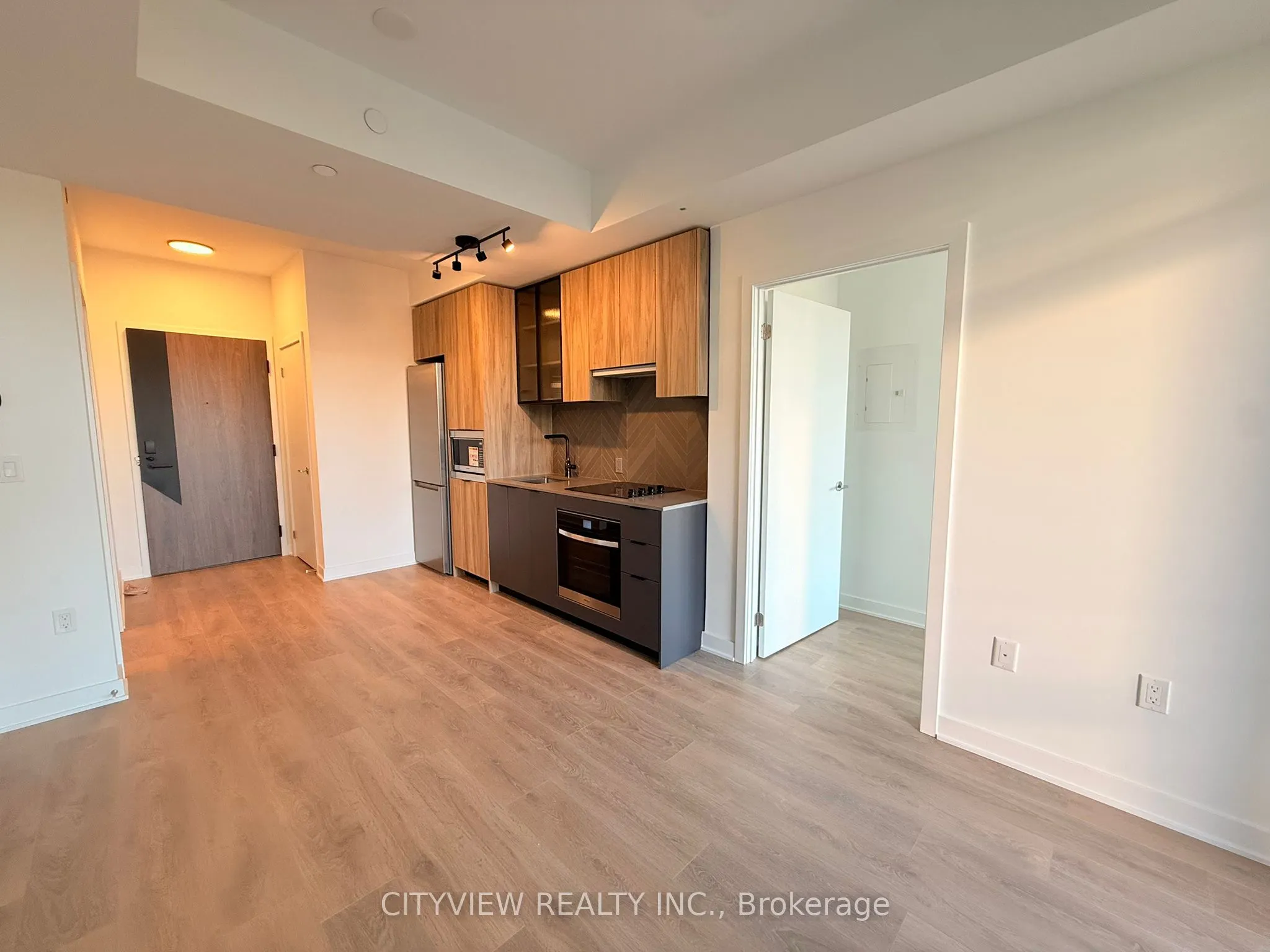 1037 The Queensway, #416