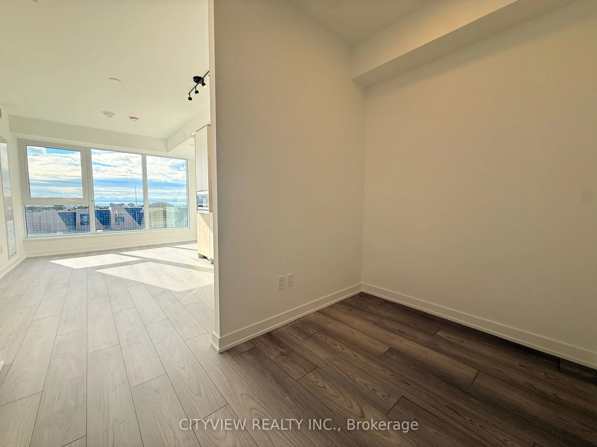 1007 The Queensway, #425