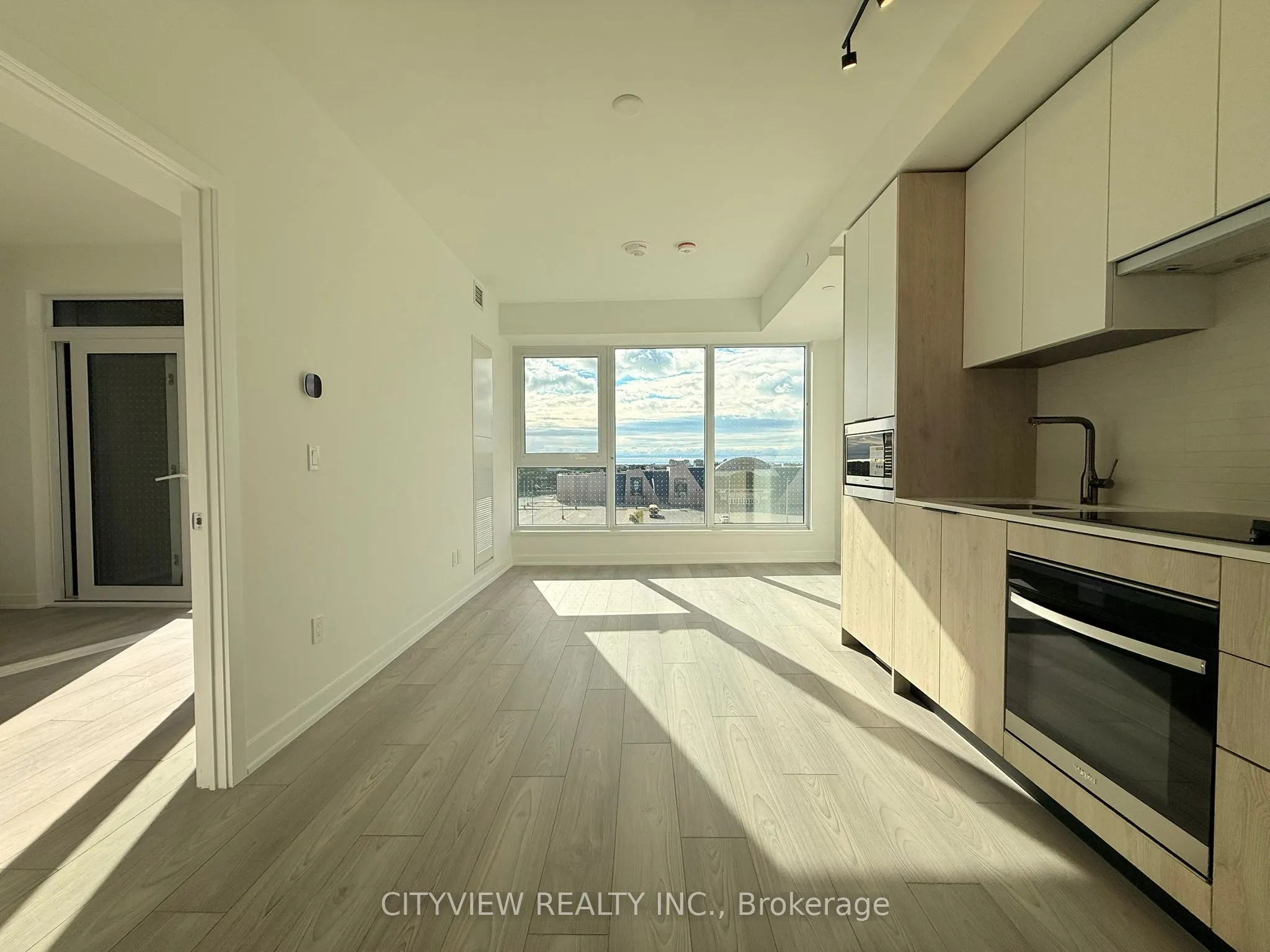 1007 The Queensway, #425