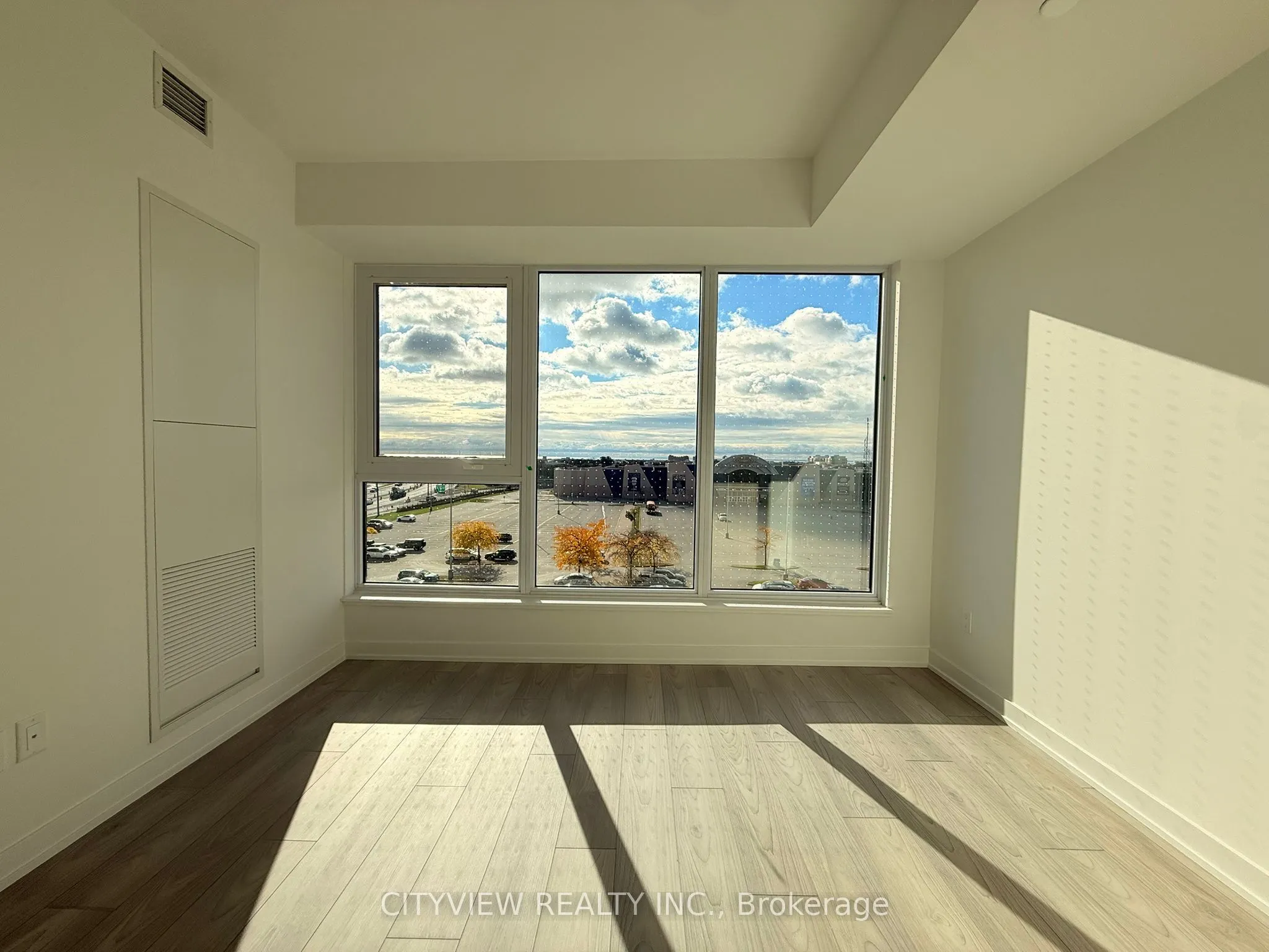 1007 The Queensway, #425