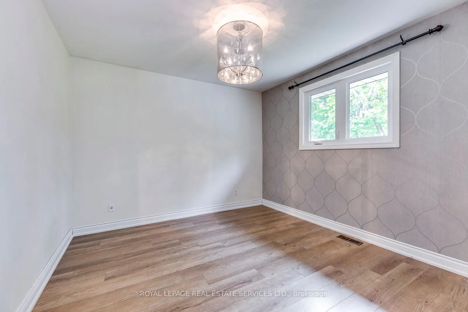 59 Mccraney Street W