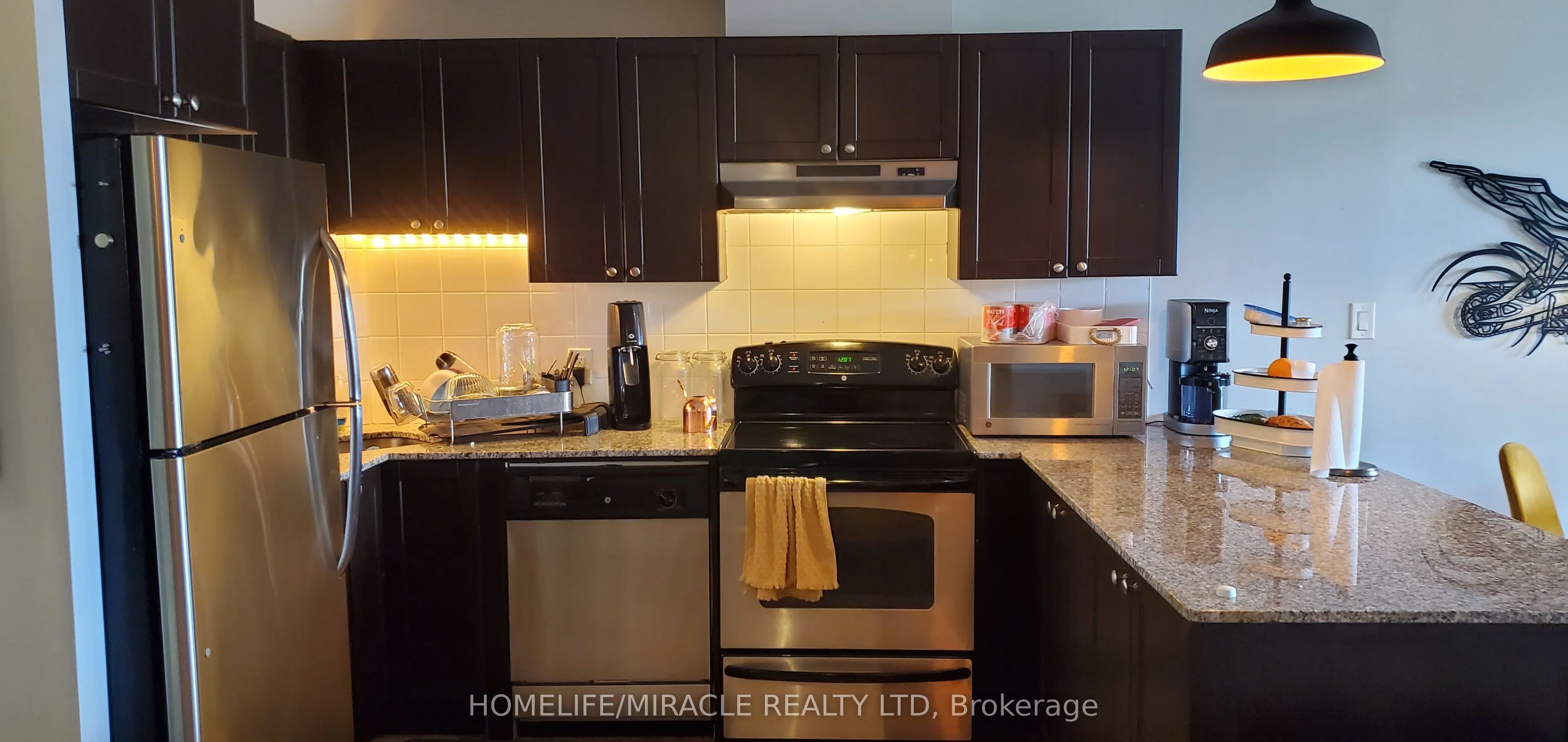 3865 Lake Shore Boulevard W, #408