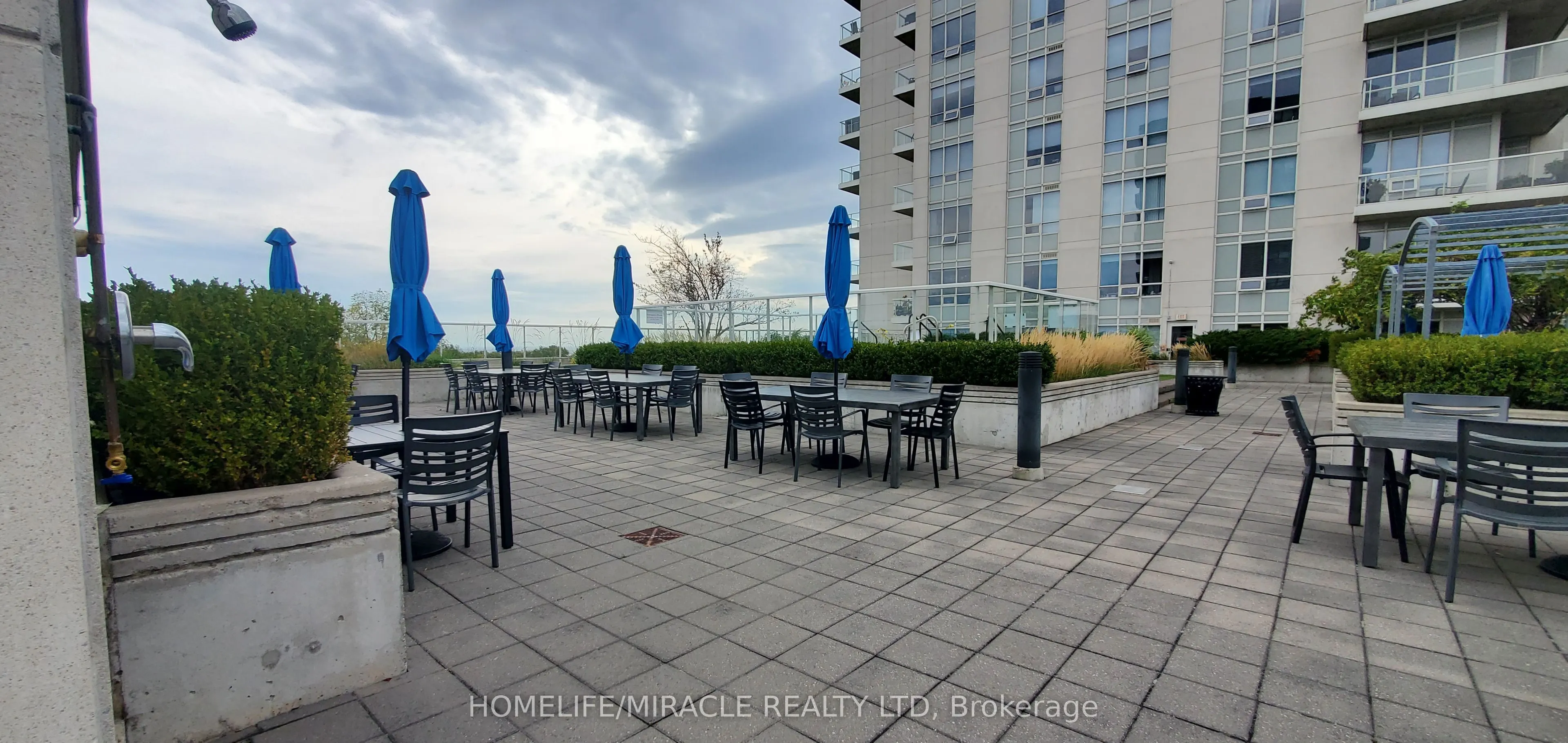 3865 Lake Shore Boulevard W, #408