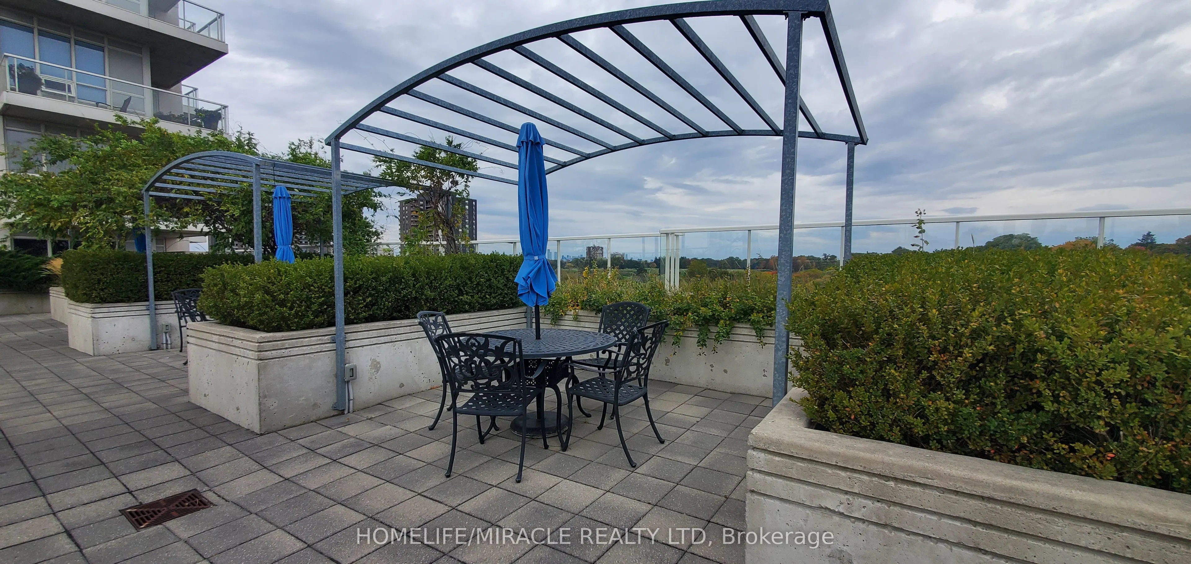 3865 Lake Shore Boulevard W, #408