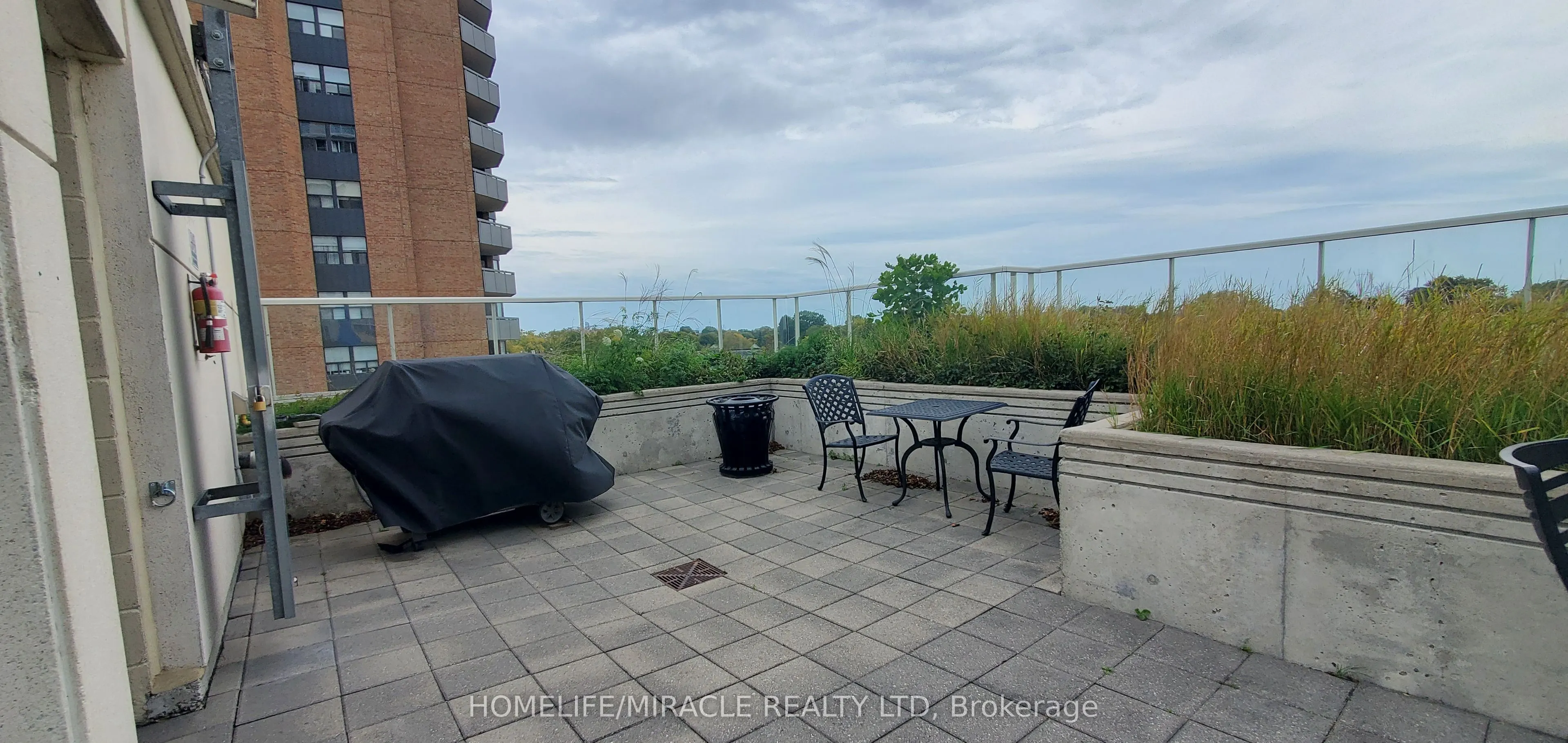 3865 Lake Shore Boulevard W, #408