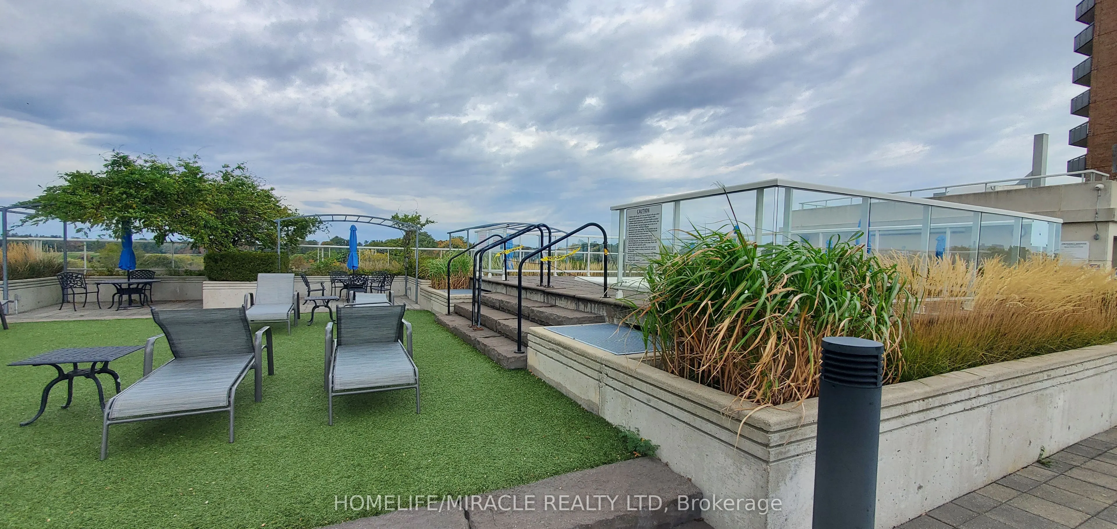 3865 Lake Shore Boulevard W, #408