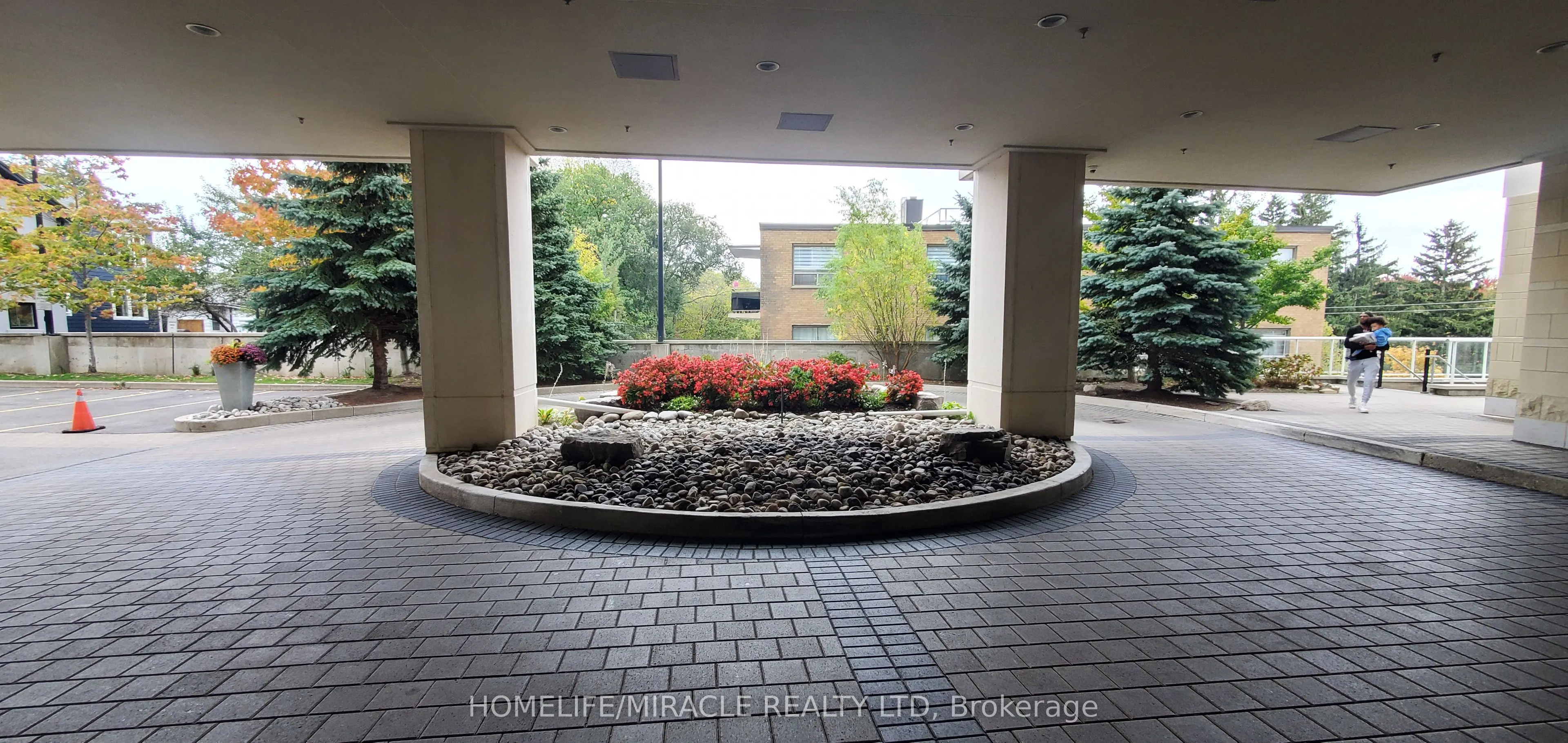 3865 Lake Shore Boulevard W, #408