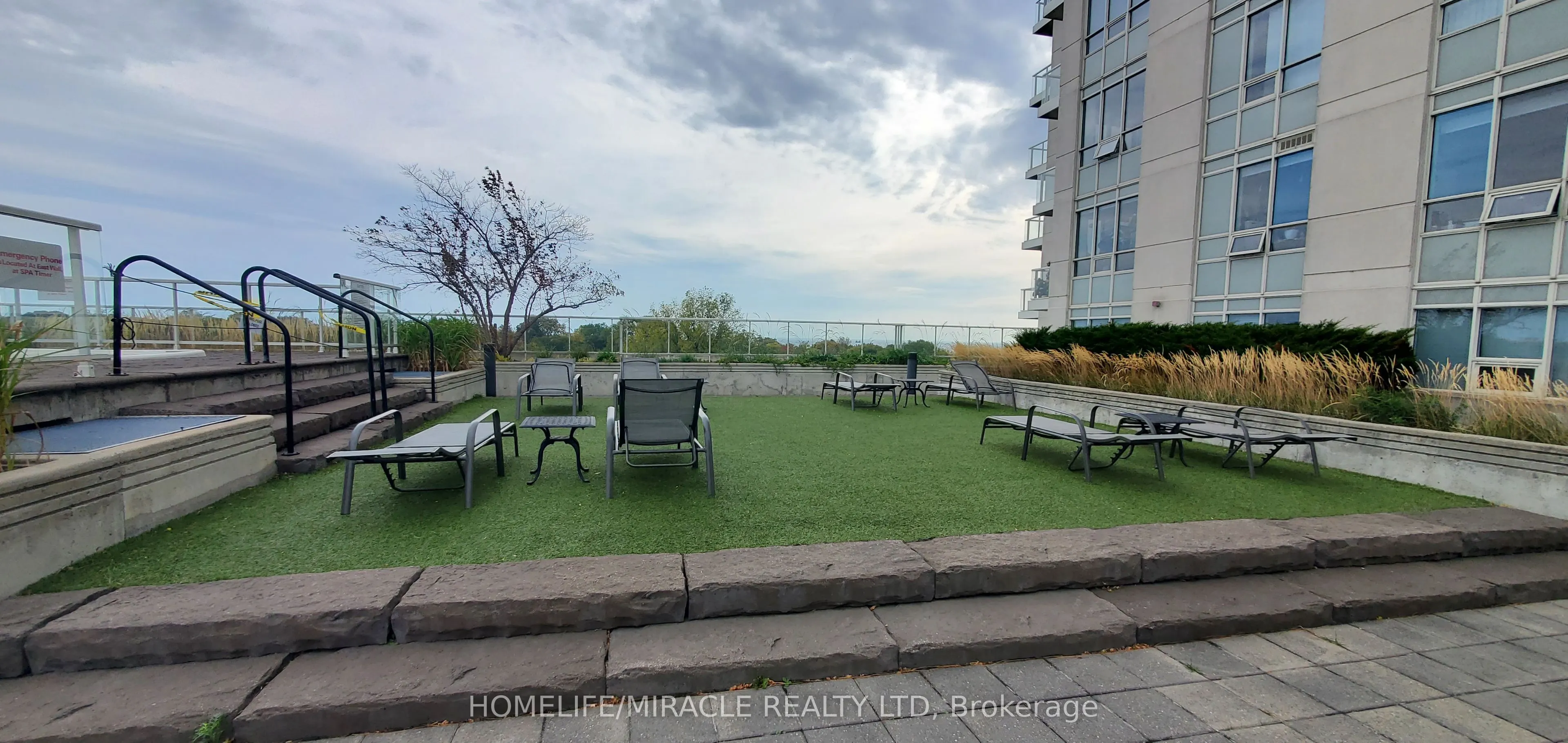 3865 Lake Shore Boulevard W, #408