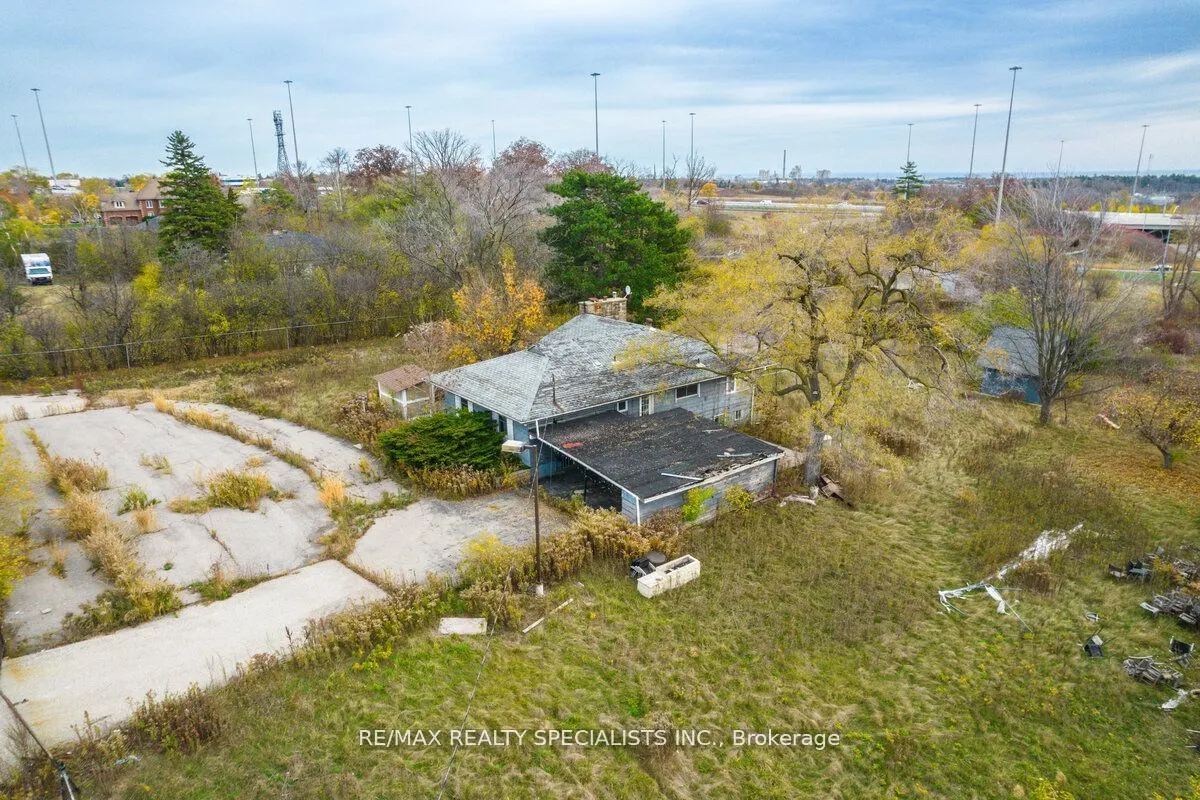 2036 Upper Middle Road E