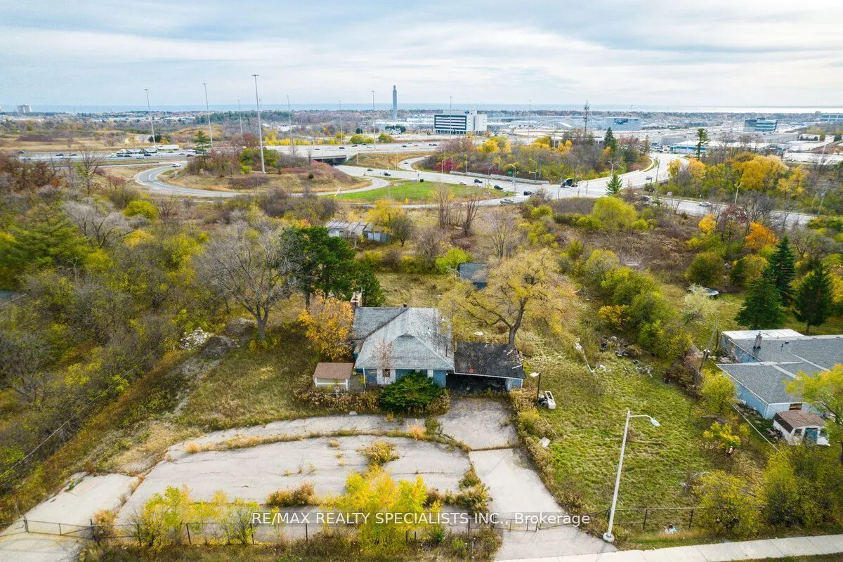 2036 Upper Middle Road E