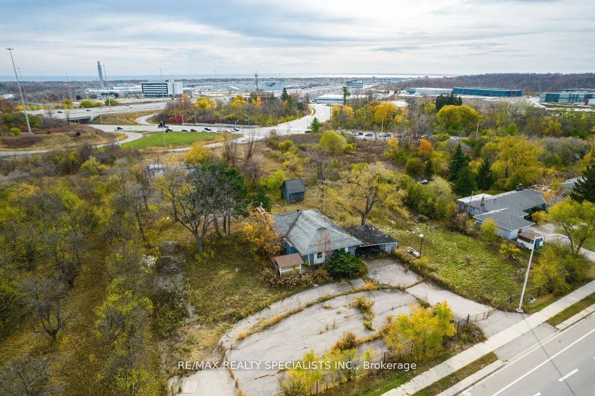 2036 Upper Middle Road E