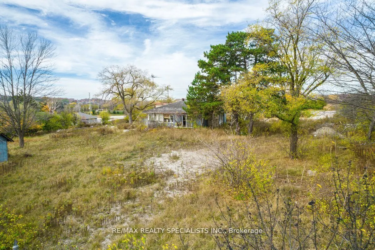 2036 Upper Middle Road E