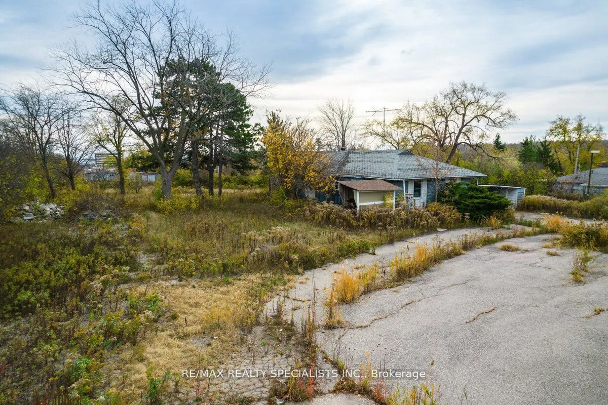 2036 Upper Middle Road E