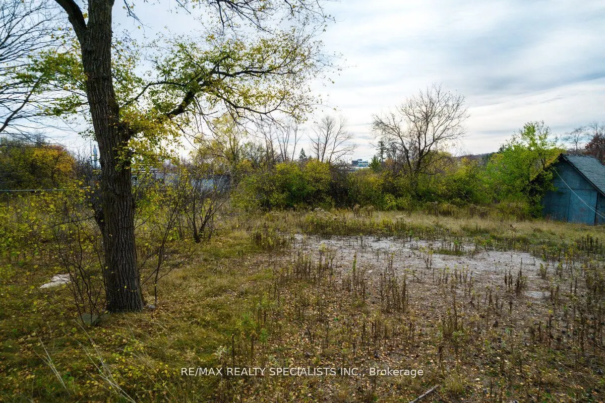 2036 Upper Middle Road E