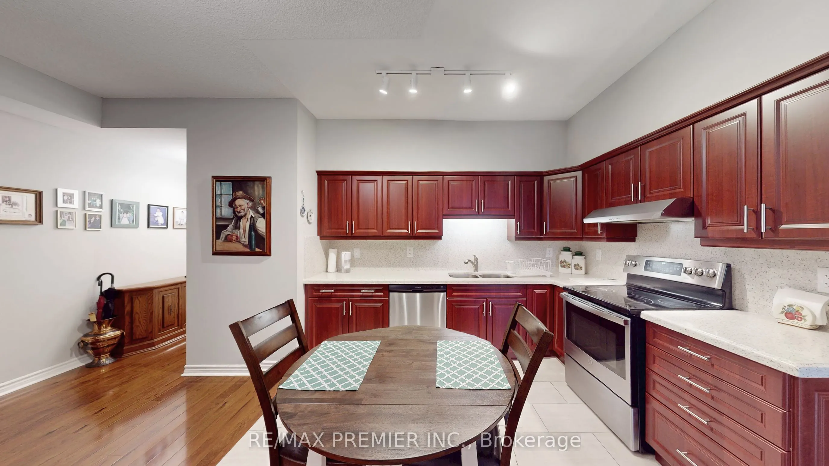 810 Scollard Court, #204