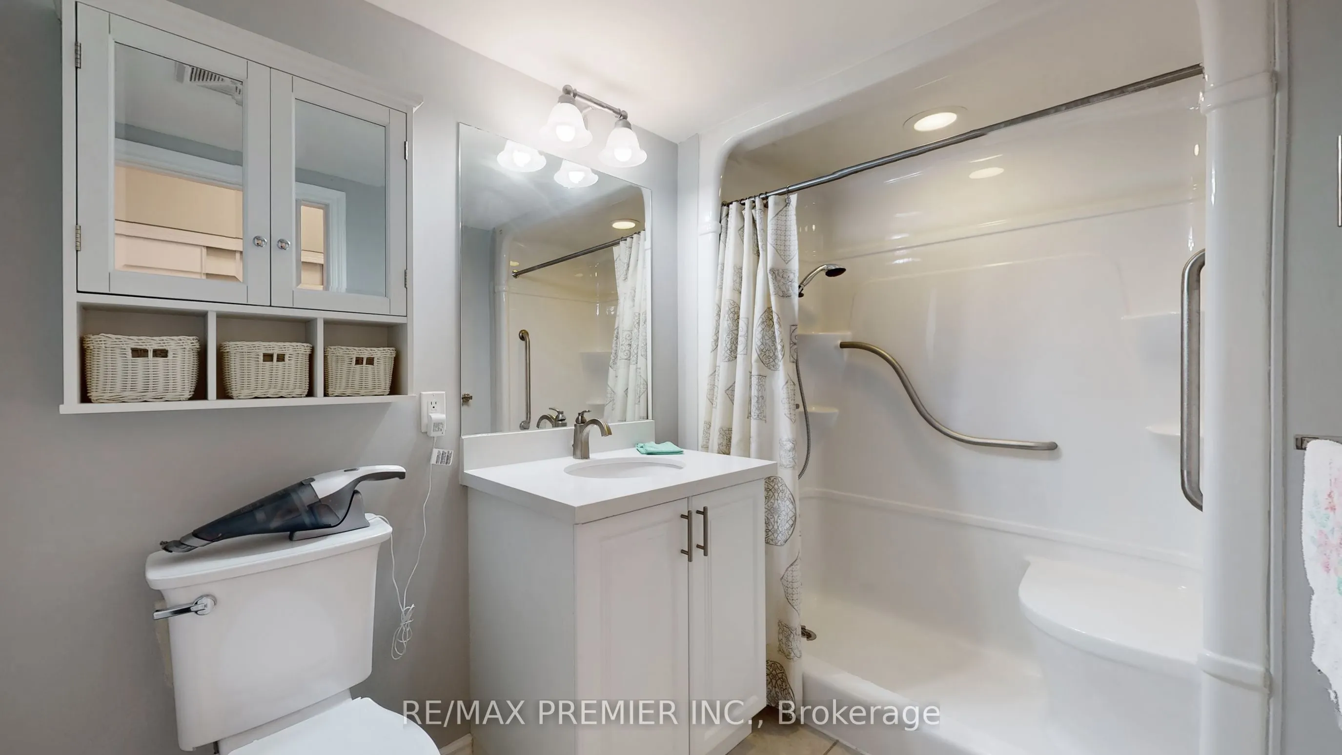 810 Scollard Court, #204