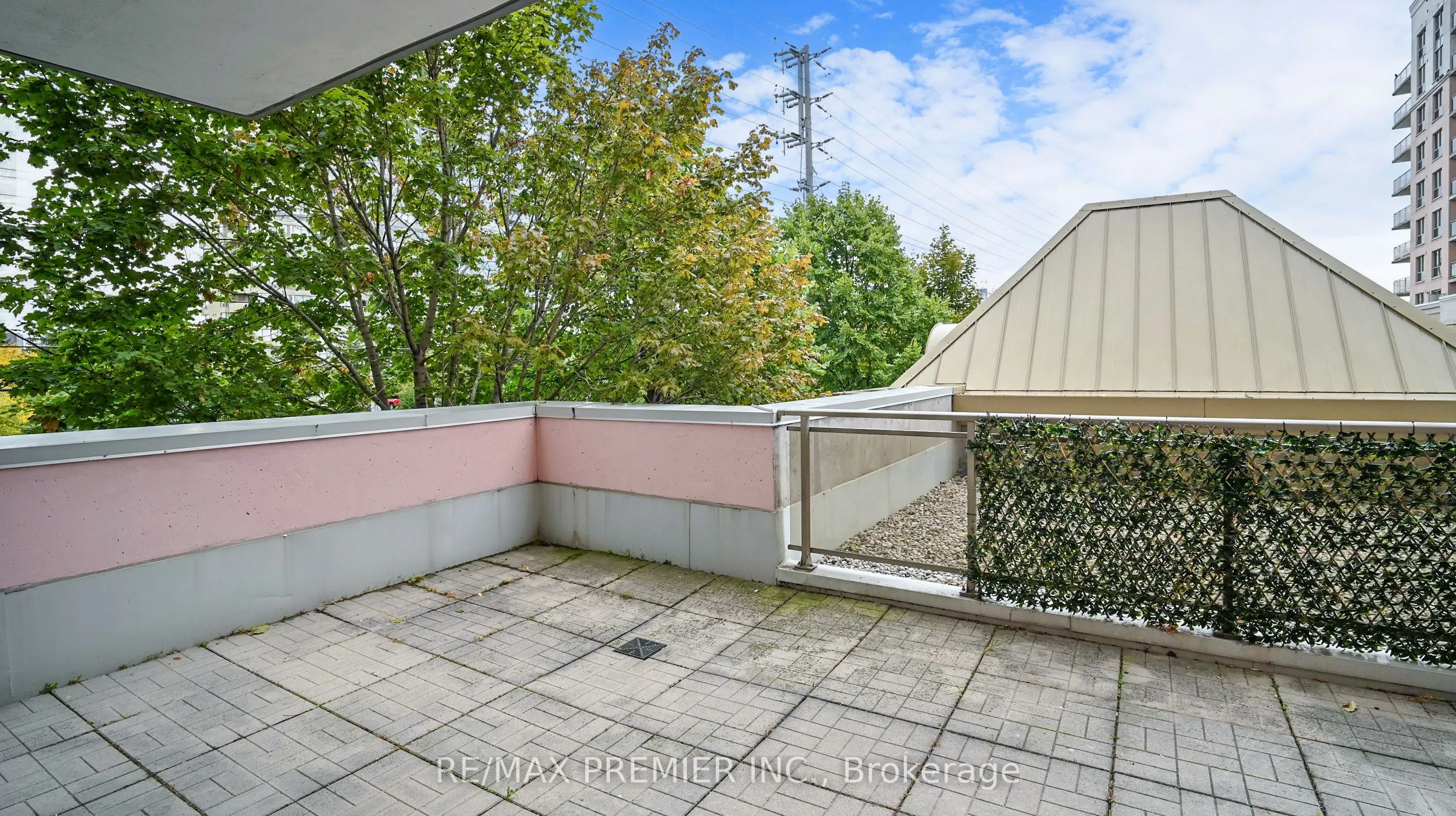 810 Scollard Court, #204