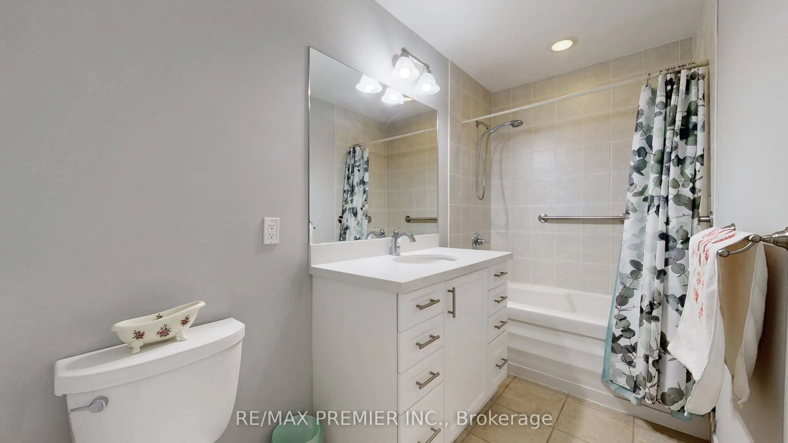 810 Scollard Court, #204