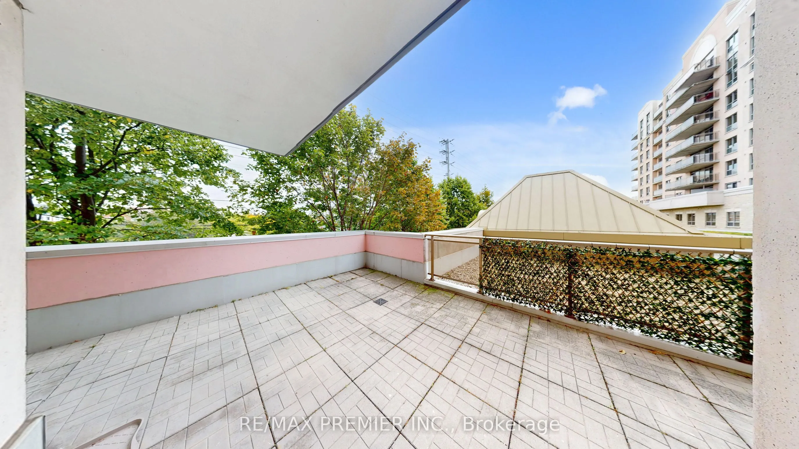 810 Scollard Court, #204