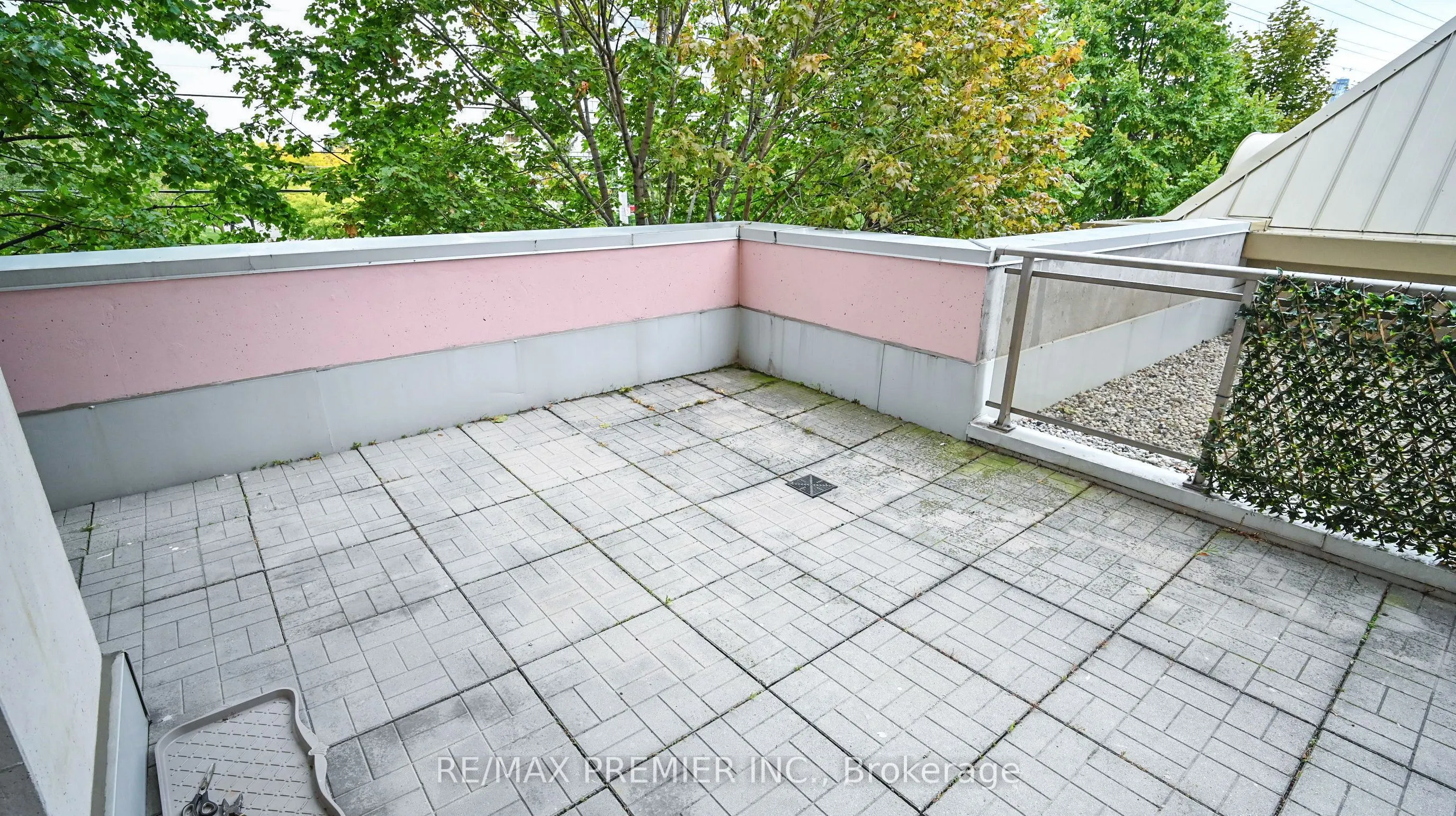 810 Scollard Court, #204