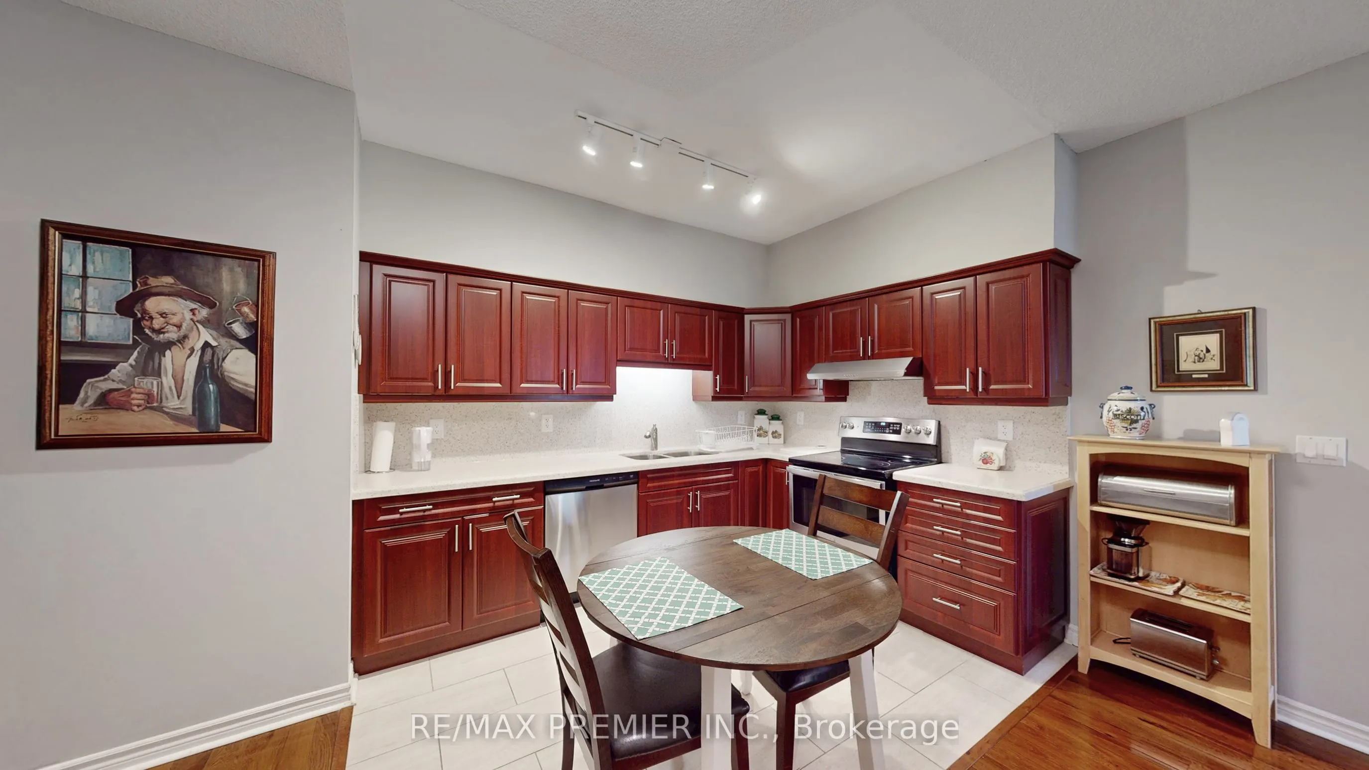 810 Scollard Court, #204