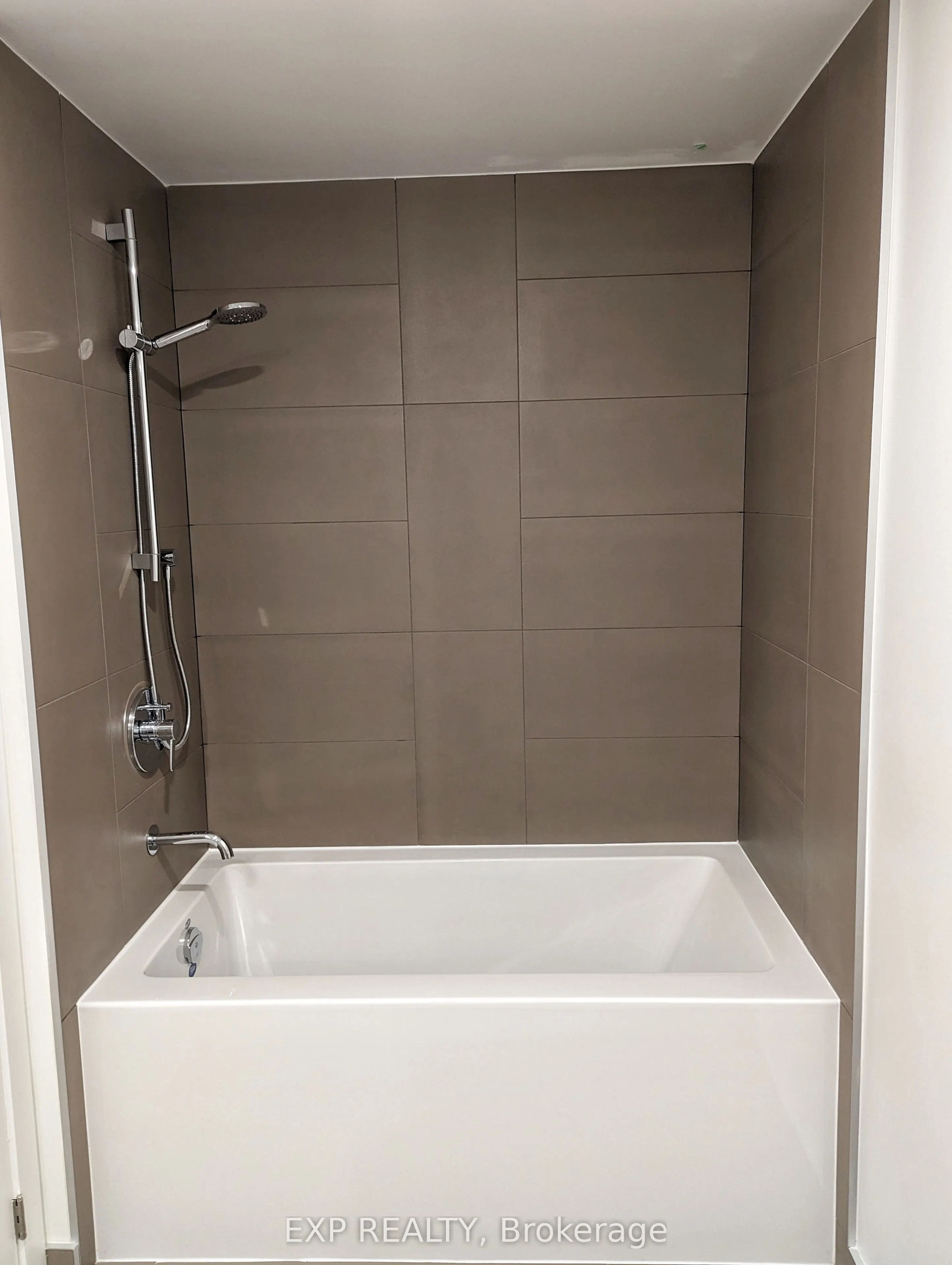 370 Martha Street, #806